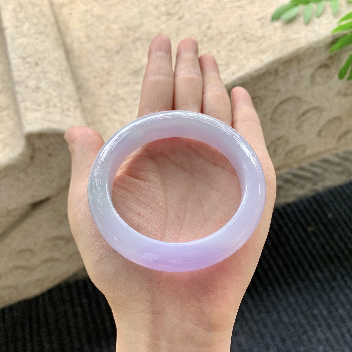 正圈52 53【圈口】53.6/13/9【编码】A1041523【描述】细糯紫罗兰，水润，种老，细腻，无裂