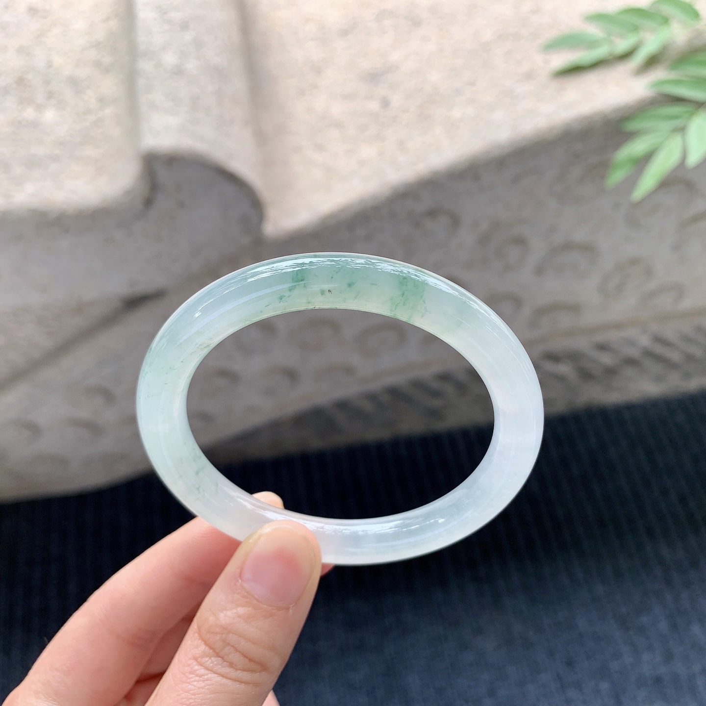 圆条54 55 圈口54.5/8.7/8.2 糯冰飘花，水润，种老，细腻，无裂纹121343