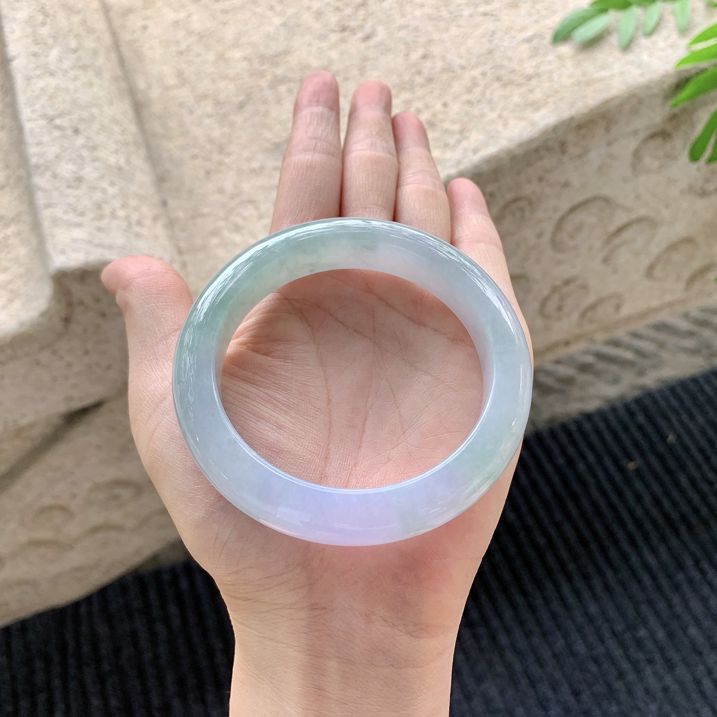 正圈56 57 【圈口】57.7/12.4/9.5 【编码】A1041519 【描述】细糯春彩，水润