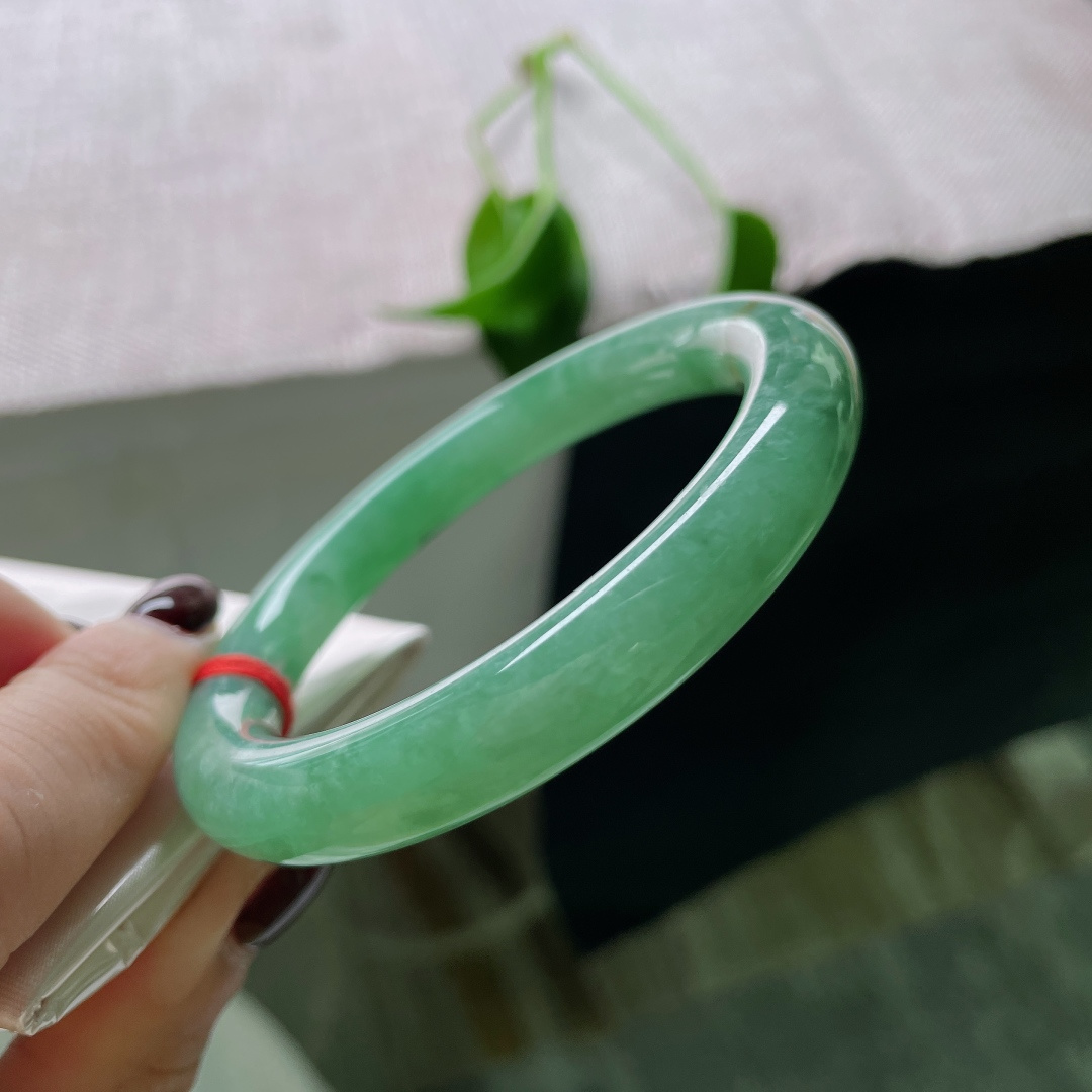 55.3/9.8，绿底圆条，水润，像雨后新竹，像晨间雾霭，皮纹，ss50139a