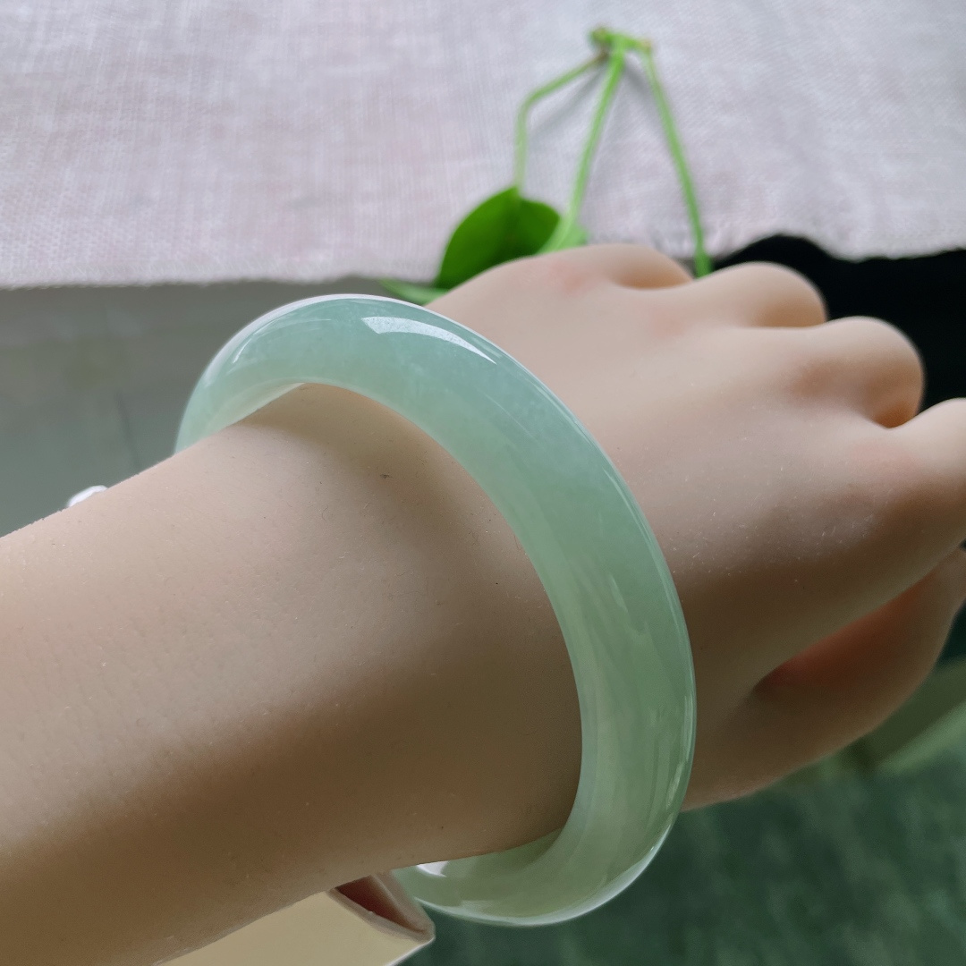 62.9/13.2/8.5绿色正圈，大圈口，水润，温润如玉谦谦君子，贵气，无裂，ss50718a