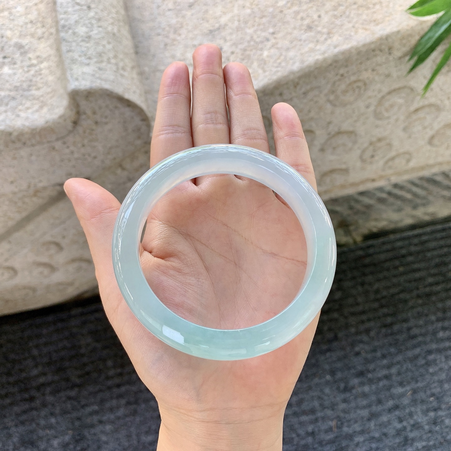 正圈62 63【圈口】63/13/9.4【编码】T1080902【描述】冰糯晴绿，清透，水润，种老，