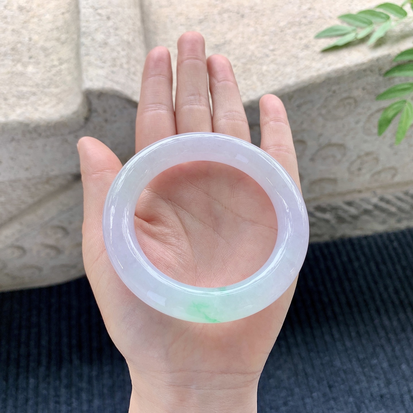 圆条53 54 圈口54.8/11.6/11.4 冰糯淡春彩，水润，种老，细腻，打灯有絮线G6032