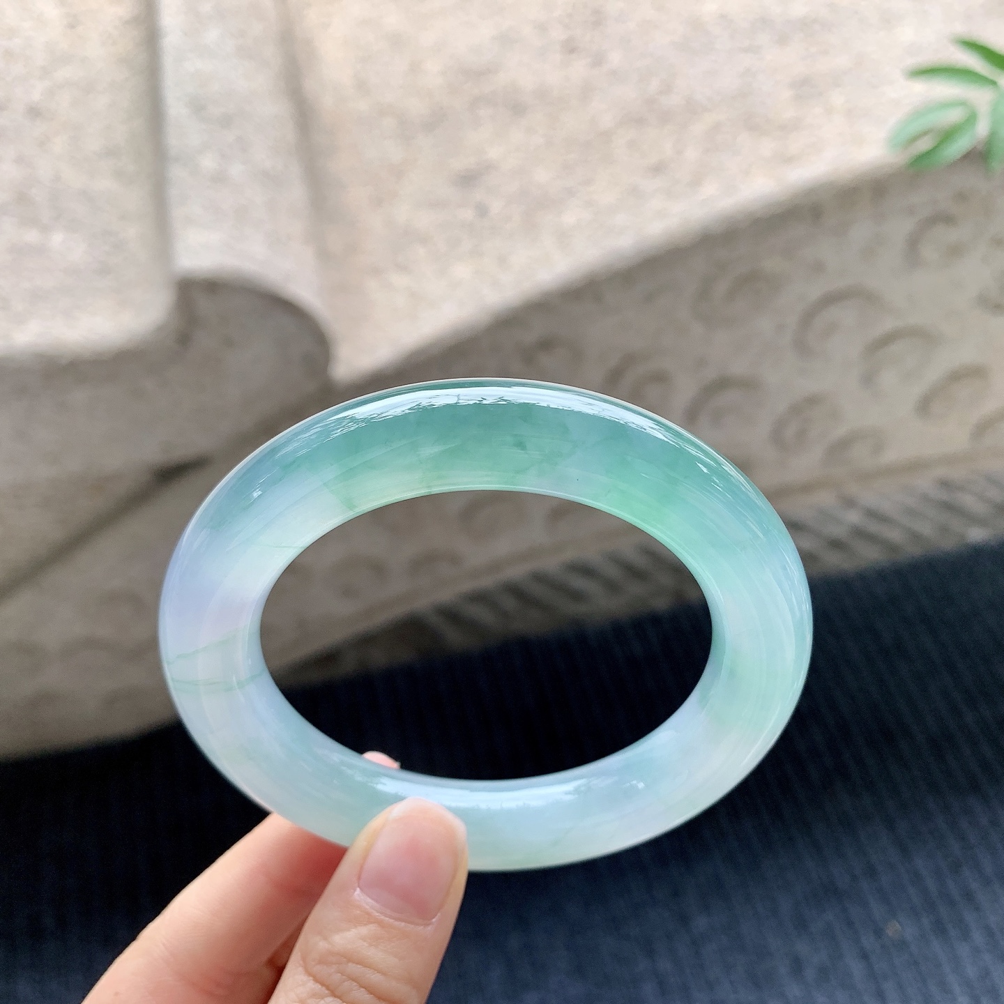 圆条56 57 圈口57.8/12/12 冰糯飘绿，水润，种老，细腻，打灯有絮线BA031101