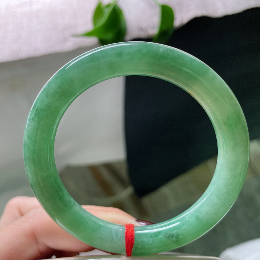 55.3/9.8，绿底圆条，水润，像雨后新竹，像晨间雾霭，皮纹，ss50139a