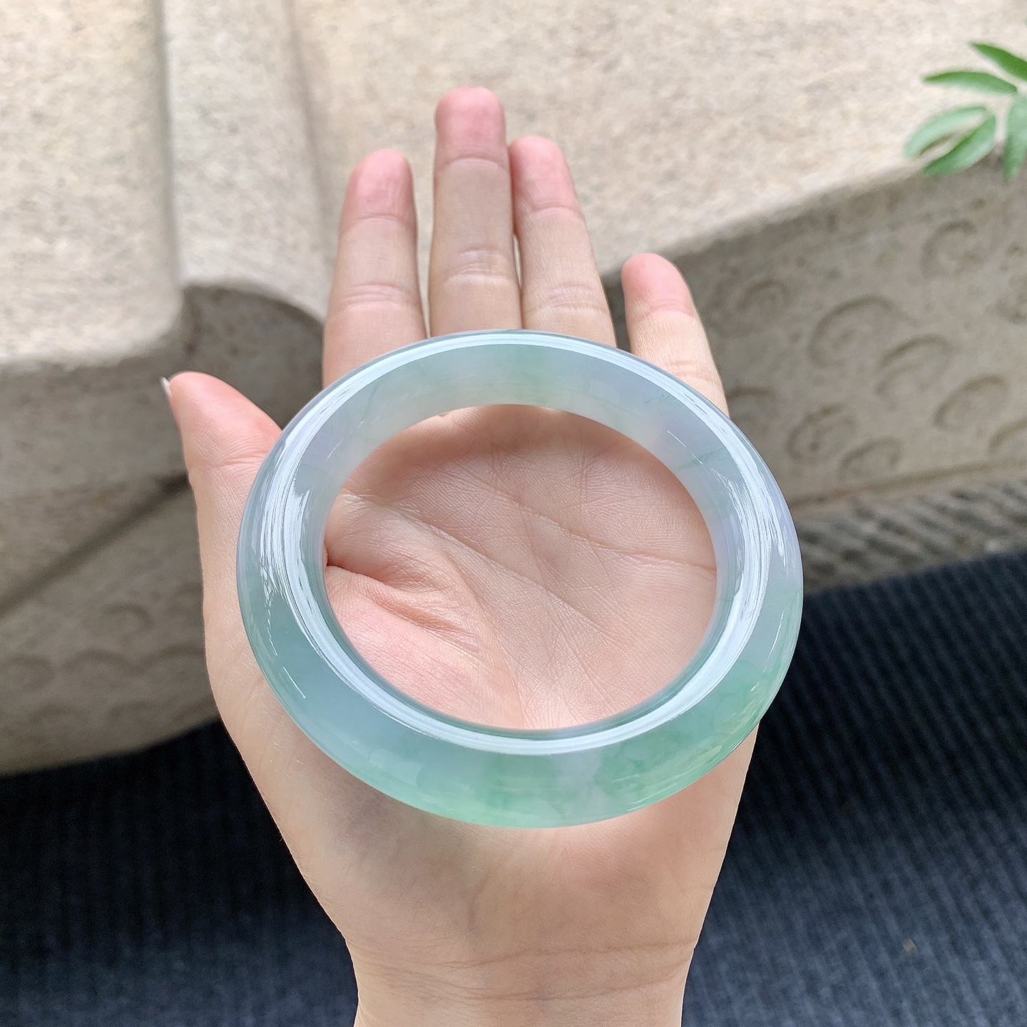 圆条56 57 圈口57.8/12/12 冰糯飘绿，水润，种老，细腻，打灯有絮线BA031101