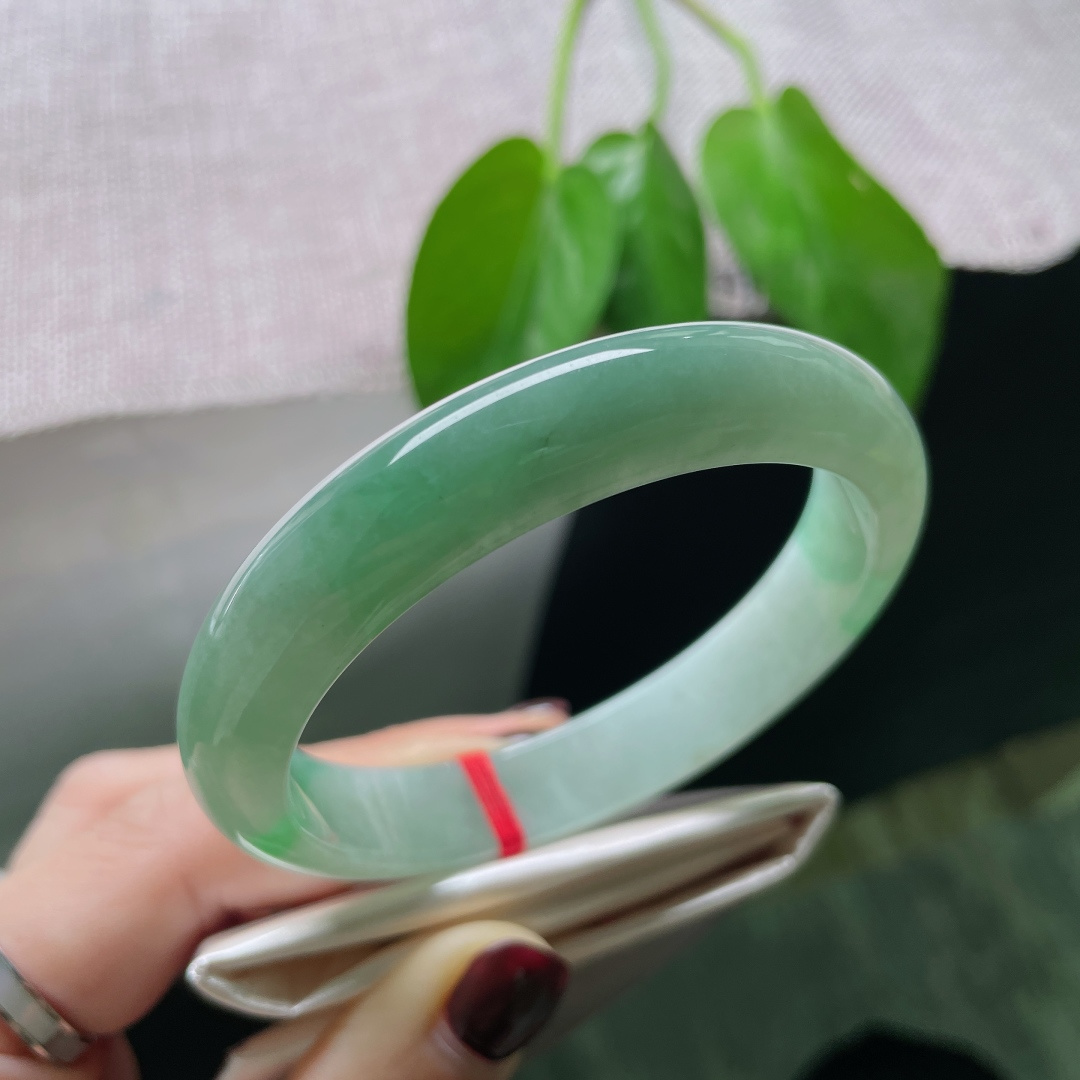 58.5/12/7.9飘绿正圈，水润细腻，点翠千金，佩戴沉稳，雅致，皮纹，ss50369a