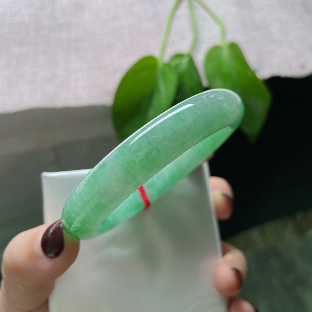 56.2/11.9/8.2绿色正圈，水润细腻，沁人心脾，甜美，传承之美，贵气，一点皮纹，ss50686a