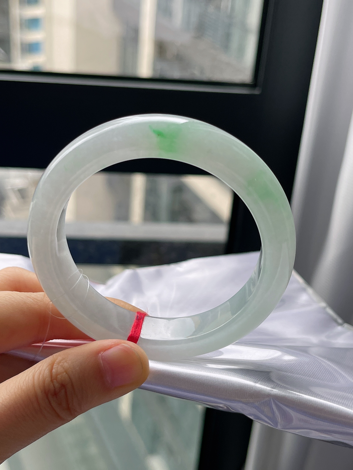 正圈54.9圈口，翡翠冰糯种飘绿手镯