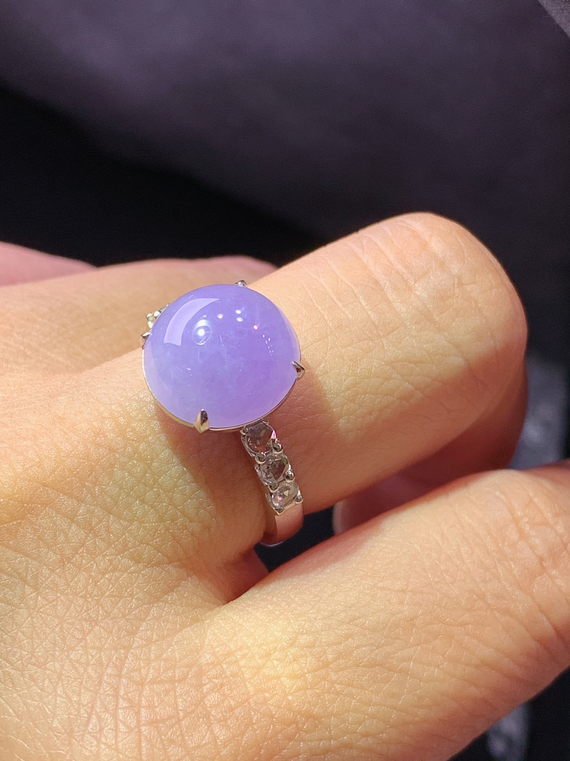 18k金钻镶嵌紫罗兰圆珠戒指 玉质细腻 色泽艳丽清新 水润亮眼 圈口14 整体尺寸11.6*11*9.2b5