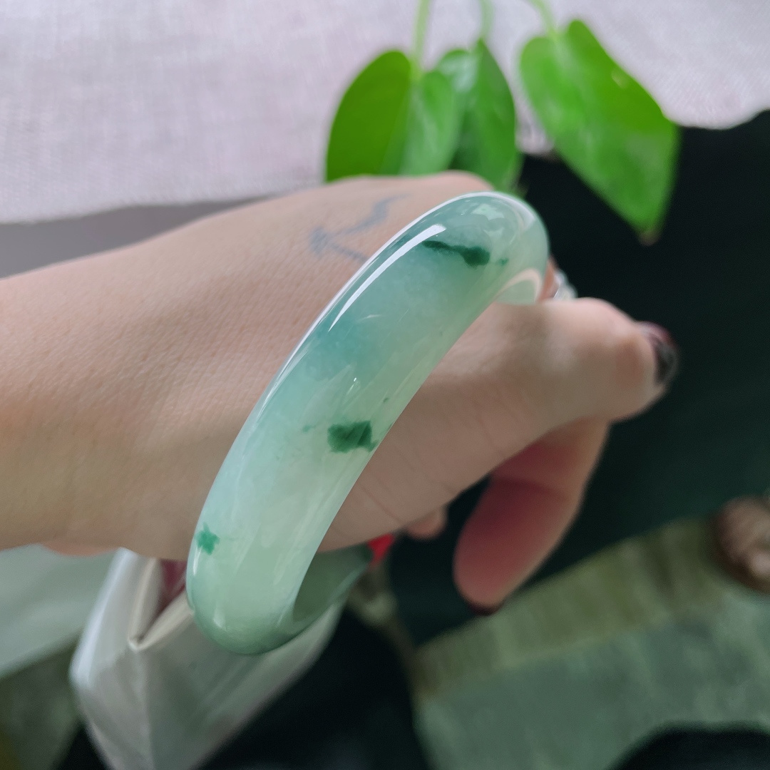 54/13.2/8.7，飘花正圈，冰肌玉骨，种老。水初生，墨韵自流。无裂，ss50467a