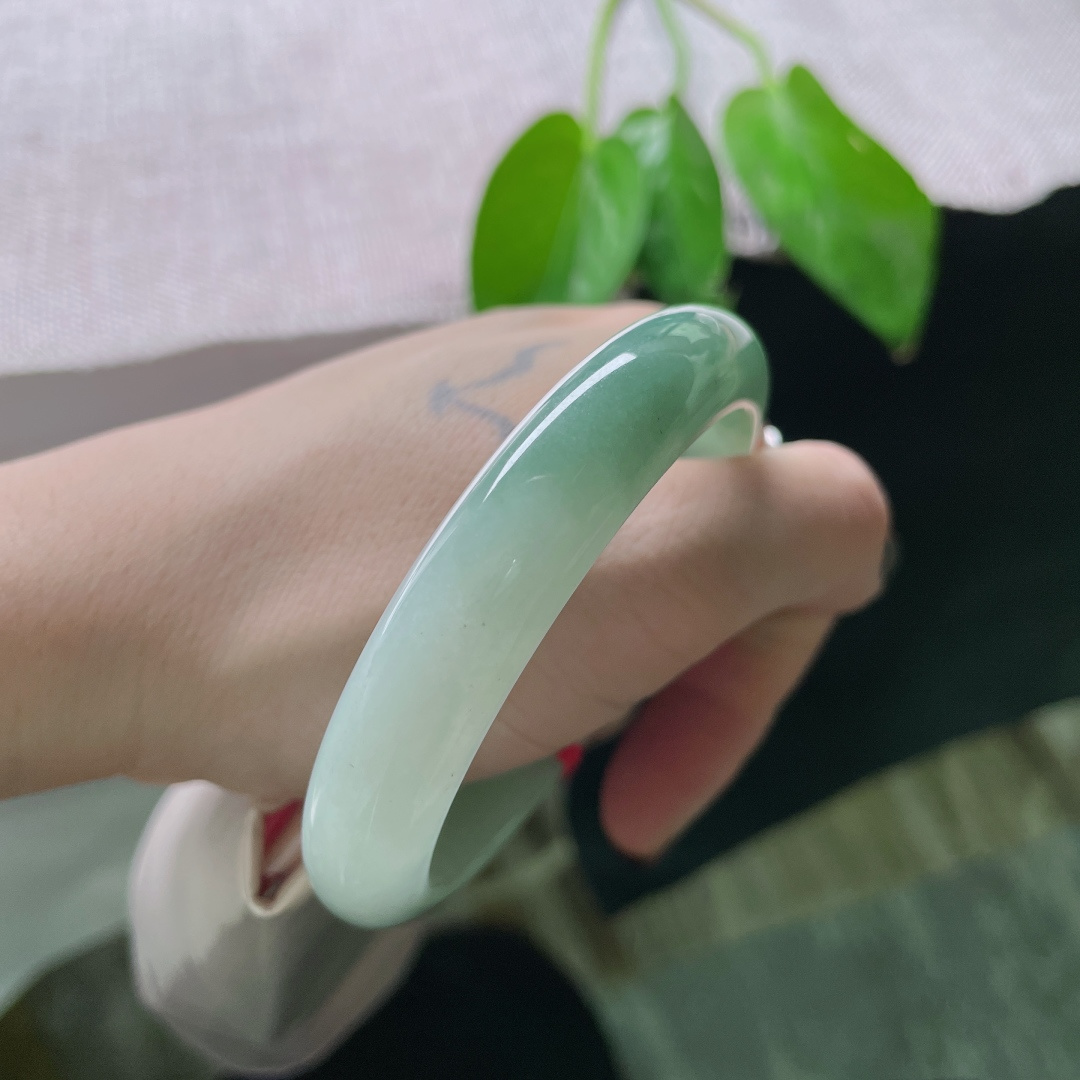 57.5/12.2/7.9，油绿底正圈，颜色由浅入深过渡，循序渐进，一点皮纹不显，ss50368a