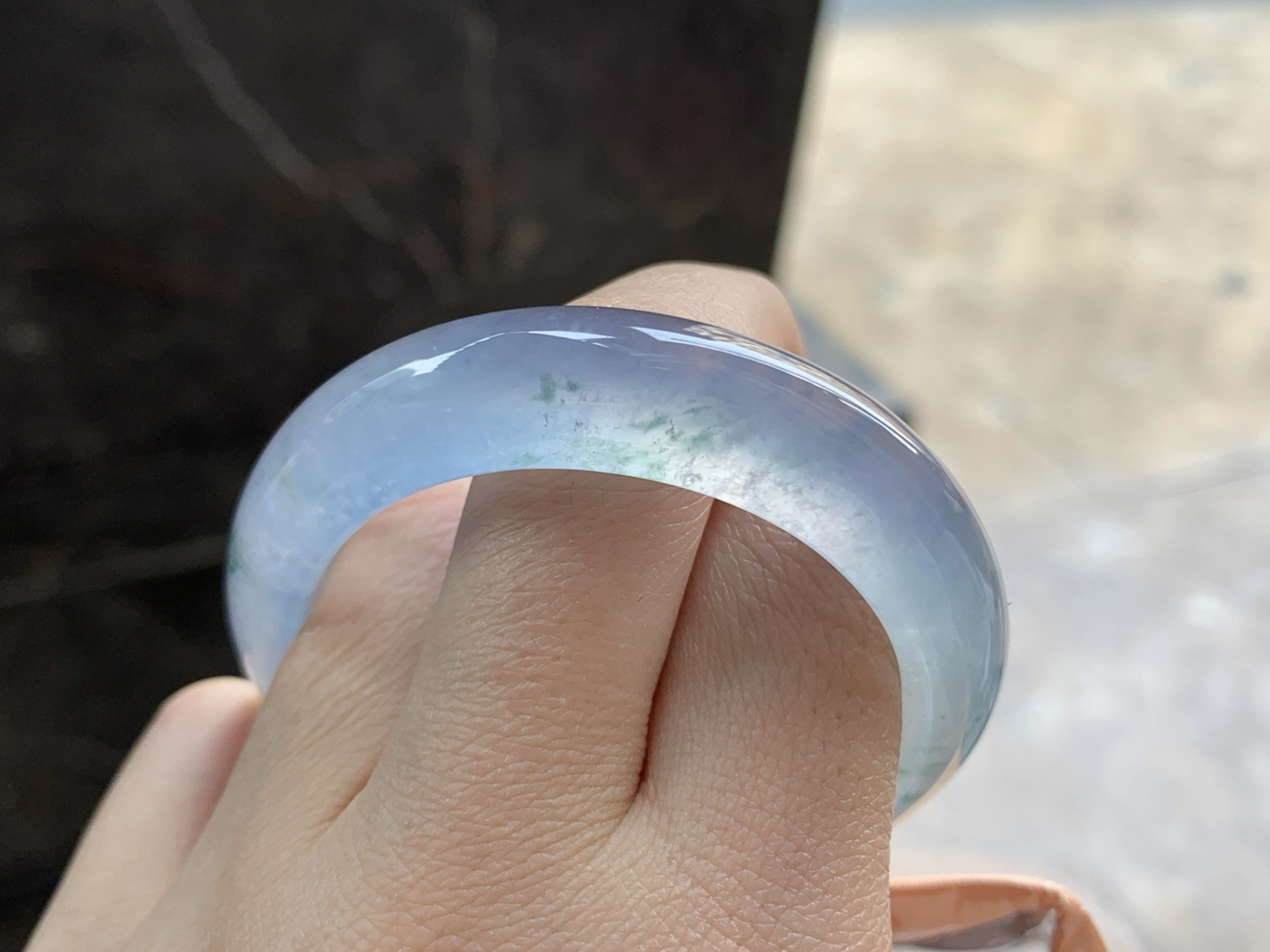 52.8-11.7-7.9

冰蓝贵妃手镯^_^透亮 荧光十足 飘花灵韵 正圈50可以带