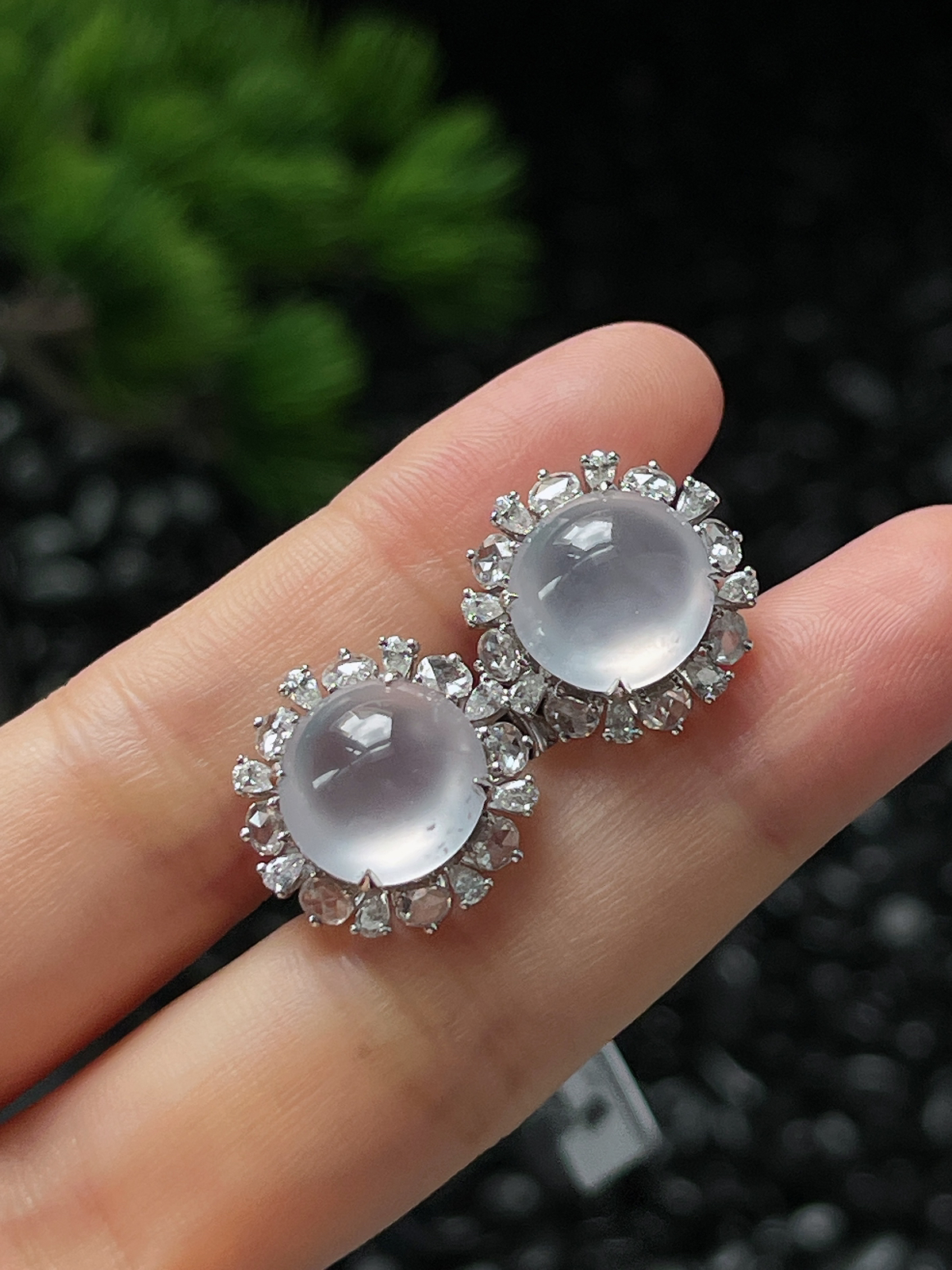 翡翠白冰耳钉，印记：Au750,伴钻石