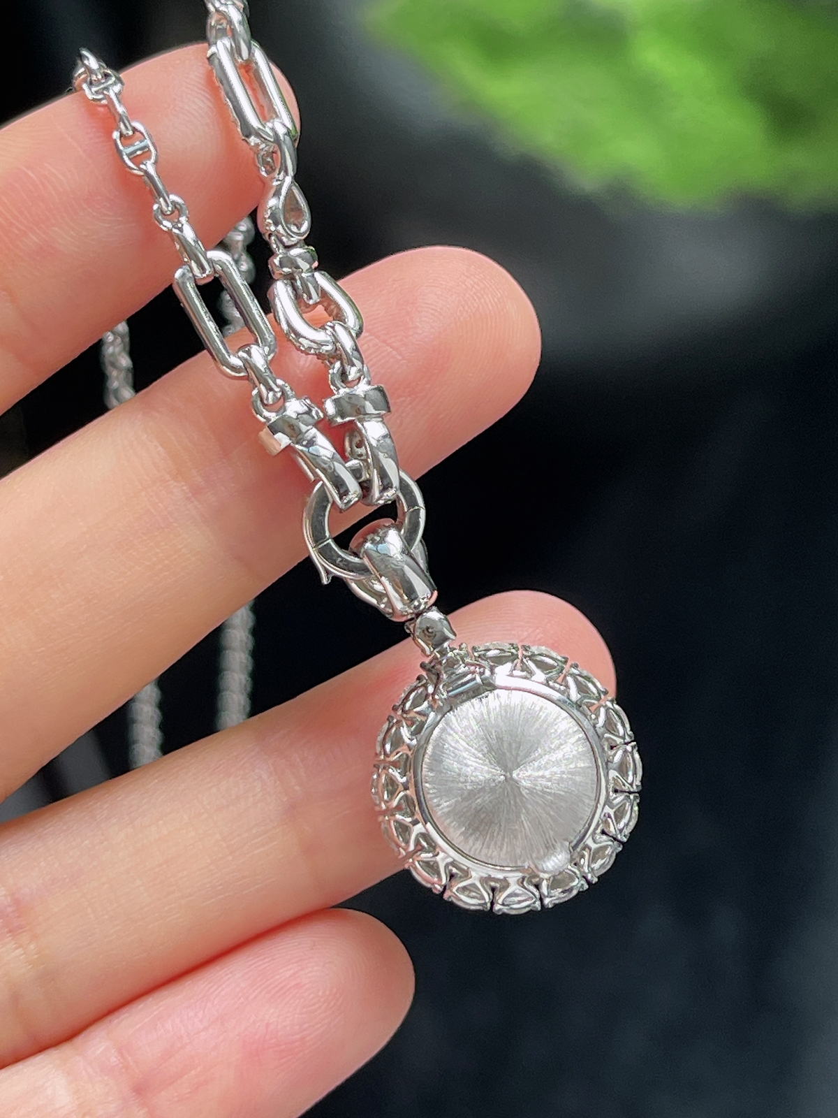 翡翠冰阳绿项链，印记：Au750,伴钻石