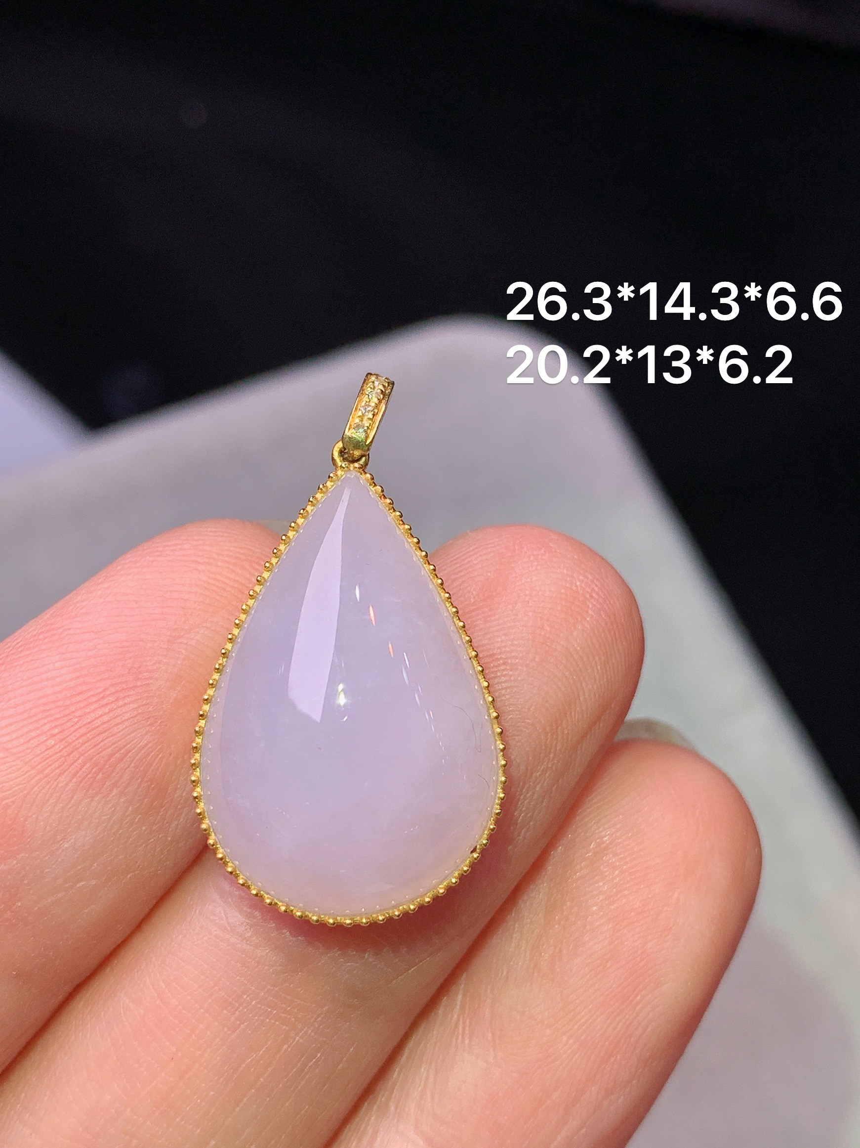 18k金镶嵌淡紫罗兰水滴吊坠 玉质细腻 色泽艳丽清新 水润亮眼 整体尺寸26.3*14.3*6.6c1