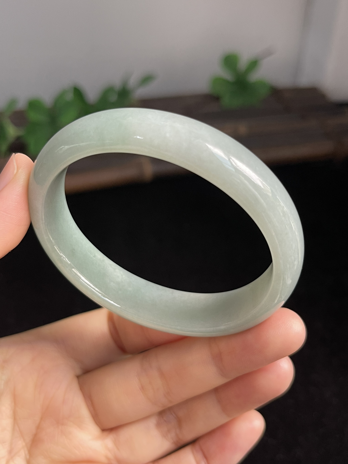 贵妃镯54.3圈口，翡翠手镯