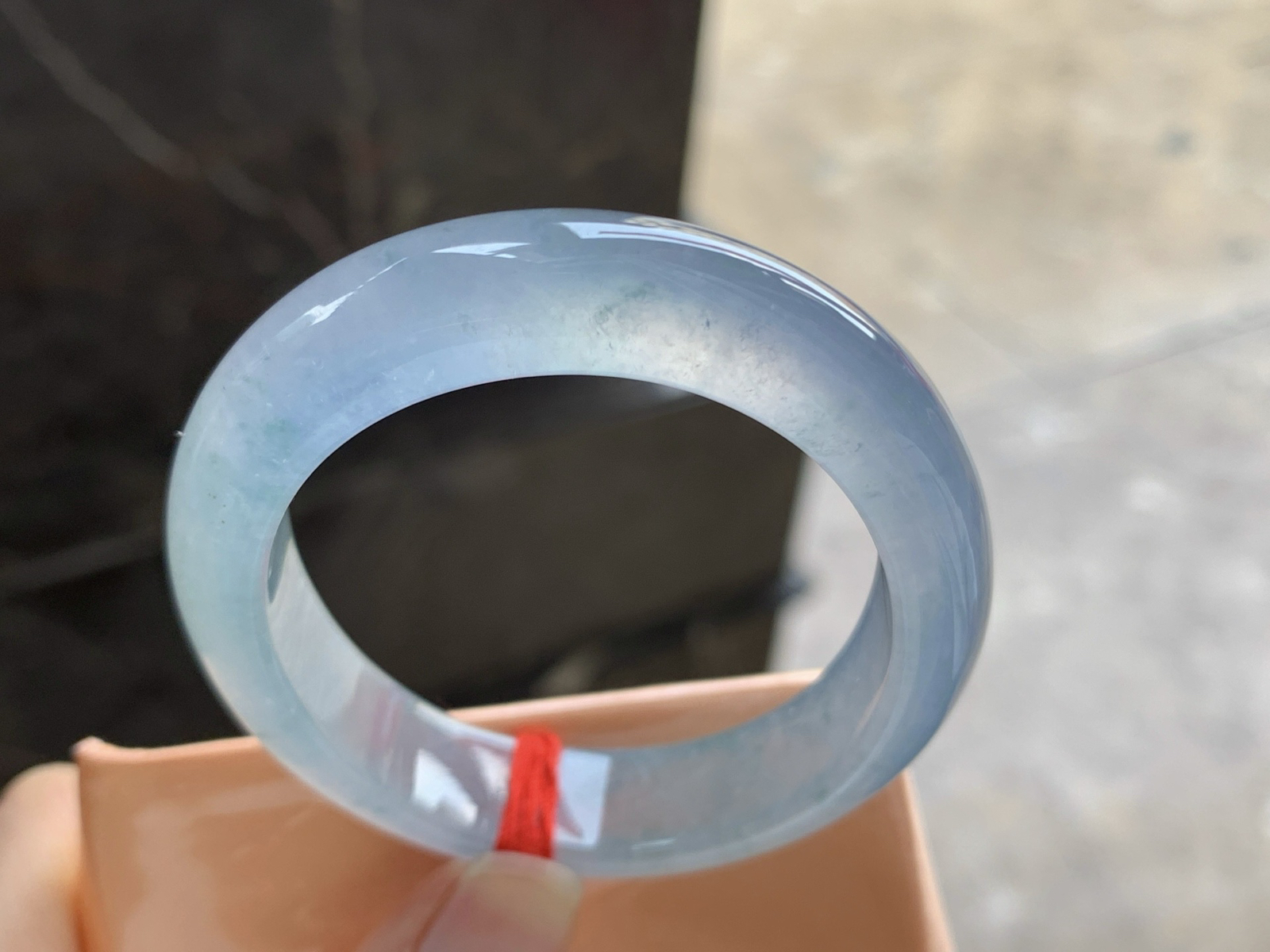 52.8-11.7-7.9

冰蓝贵妃手镯^_^透亮 荧光十足 飘花灵韵 正圈50可以带