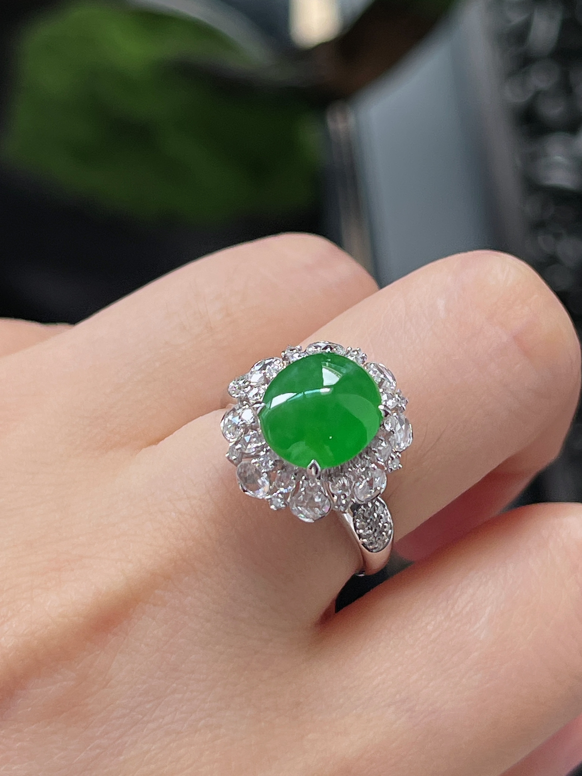 18k金 翡翠冰糯种满绿色耳钉和戒指套装