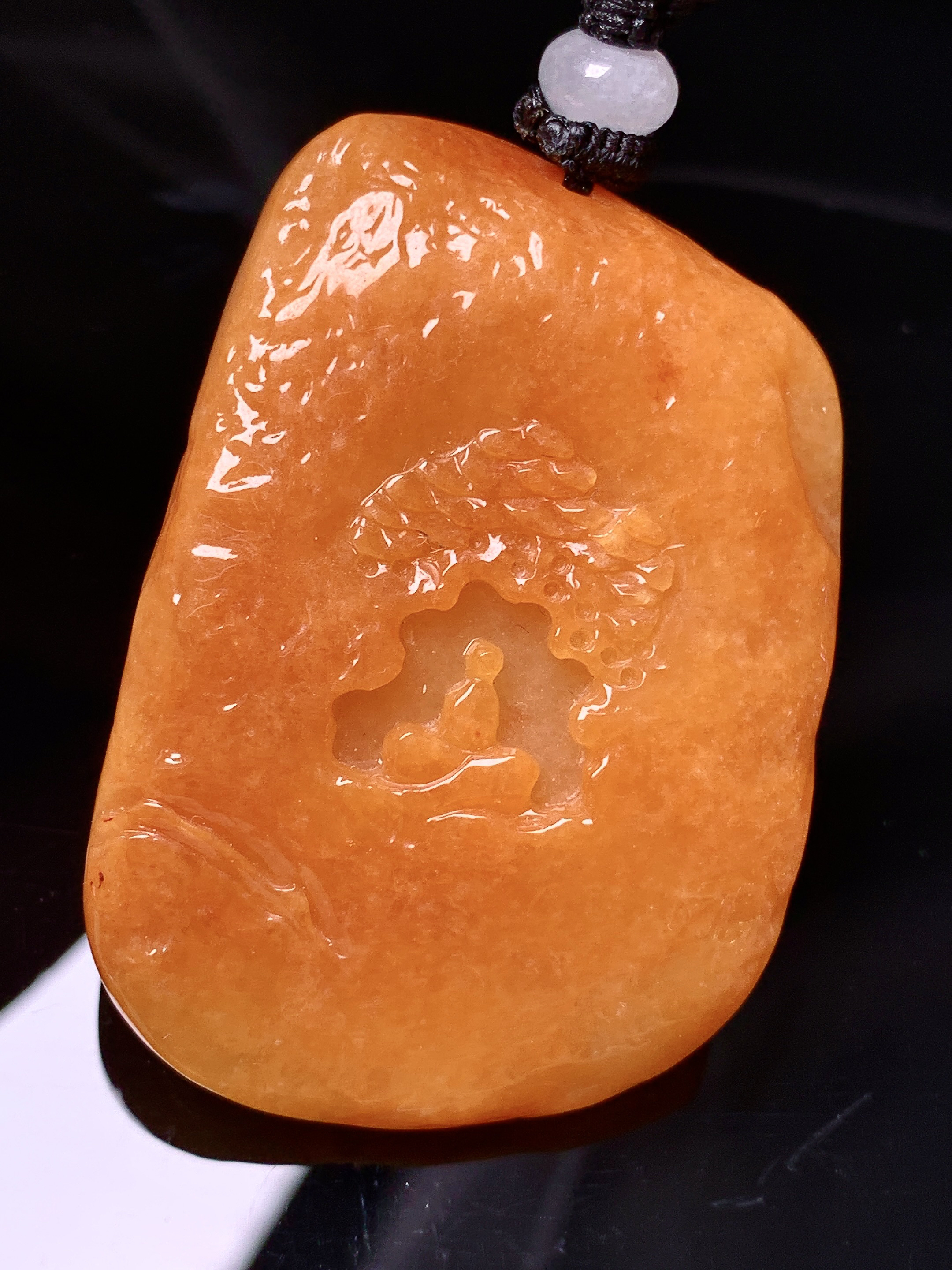 红翡悟道吊坠 玉质细腻 色泽艳丽清新 水润亮眼 整体尺寸48.8*33.5*11w1