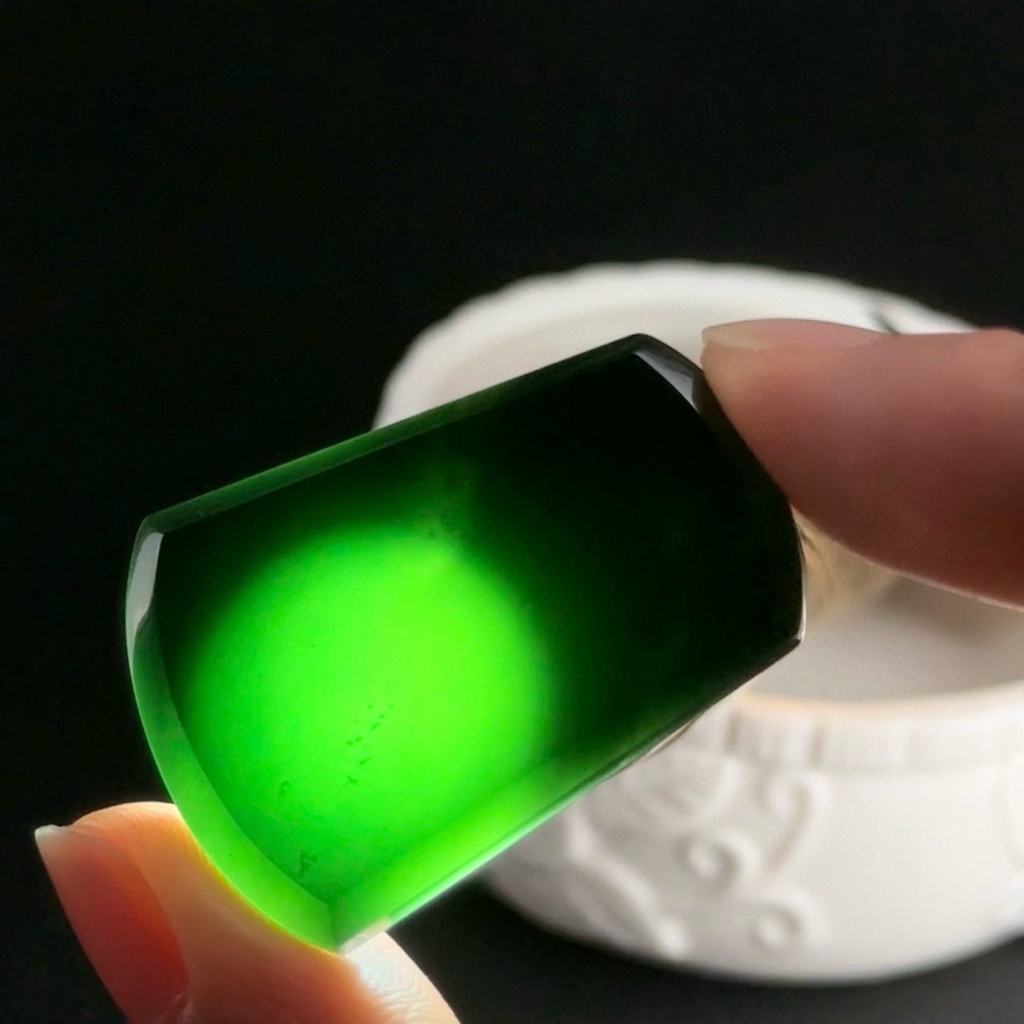 精品墨翠无事牌 种好色正 黑度极好 打灯通透 油性十足 尺寸36.3