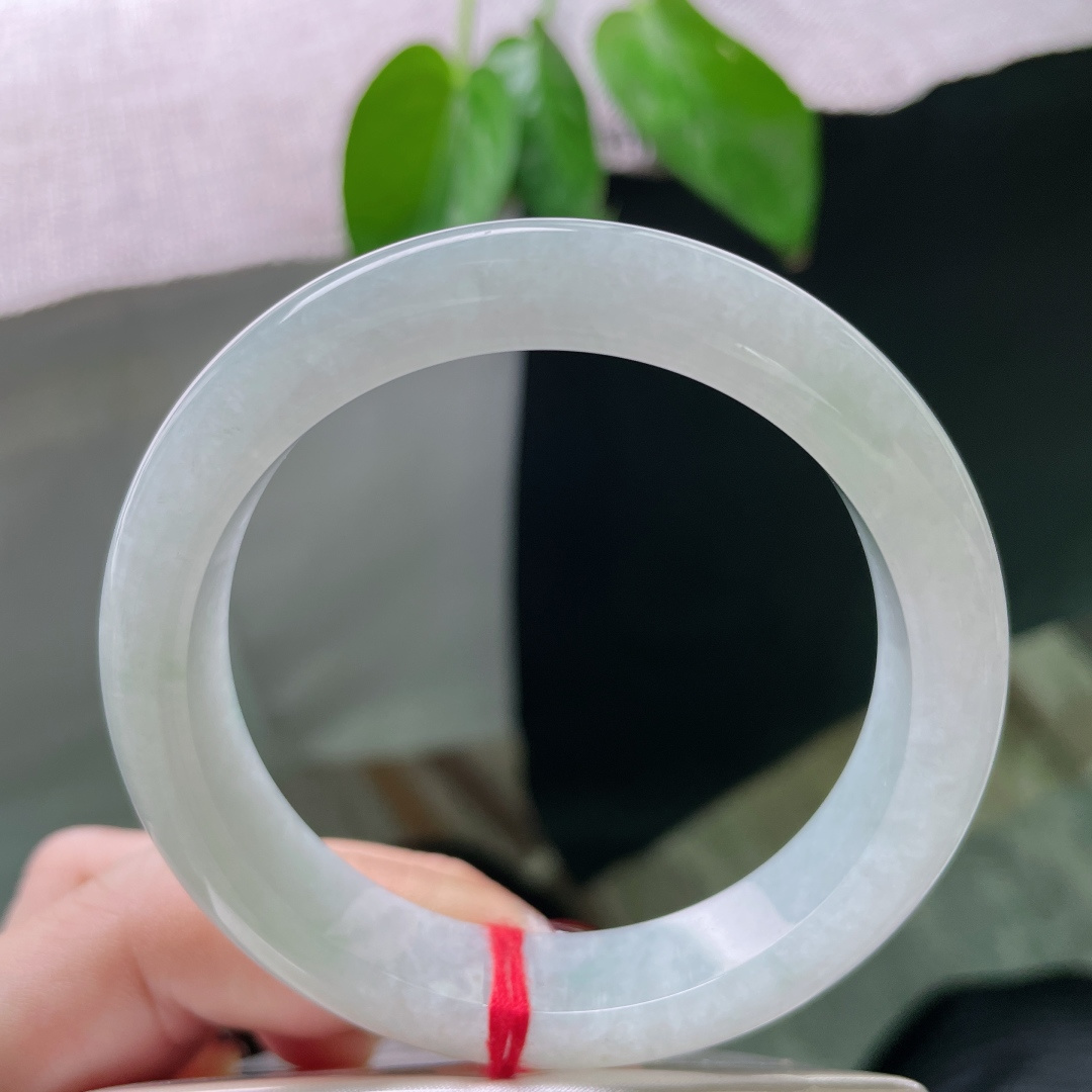 54.5/12.2/8.2，浅绿底正圈，干净清爽，落落大方，知性又温柔，无裂，ss50079a