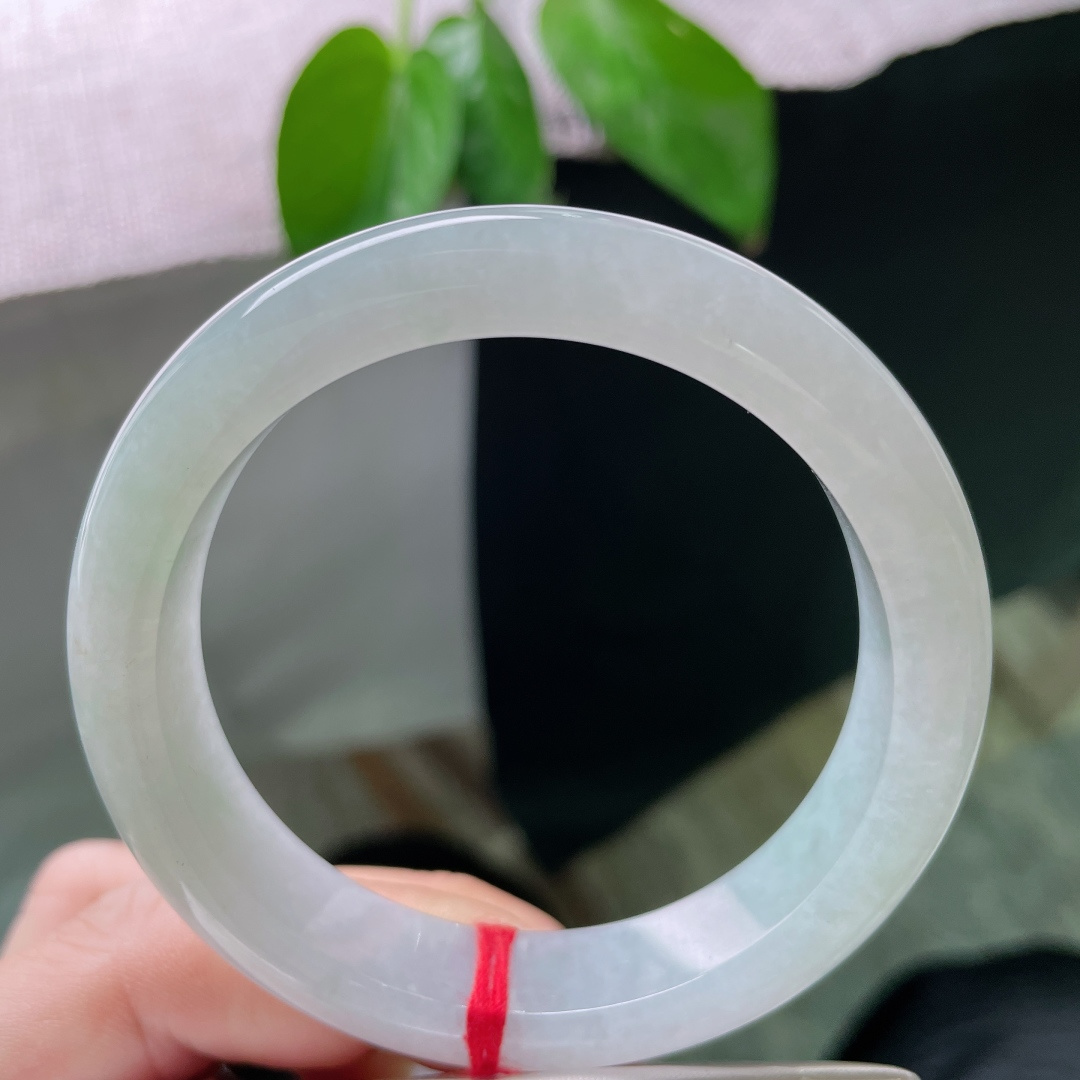 54.5/12.2/8.2，浅绿底正圈，干净清爽，落落大方，知性又温柔，无裂，ss50079a