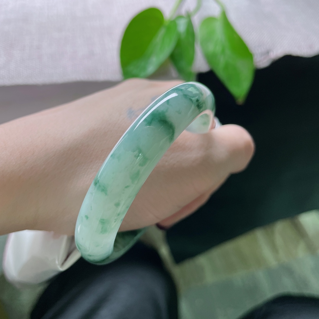 54/11.8/7.8，飘花正圈，是空山新雨后的清透，飘花是大师随意泼洒的墨痕，无裂，ss49417a