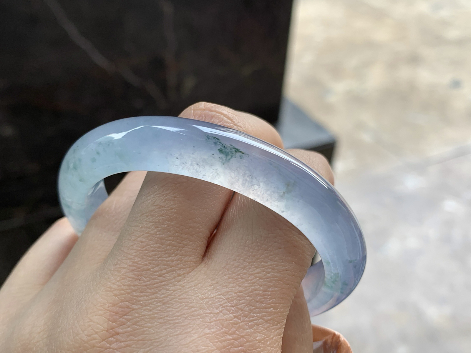 52.8-11.7-7.9

冰蓝贵妃手镯^_^透亮 荧光十足 飘花灵韵 正圈50可以带