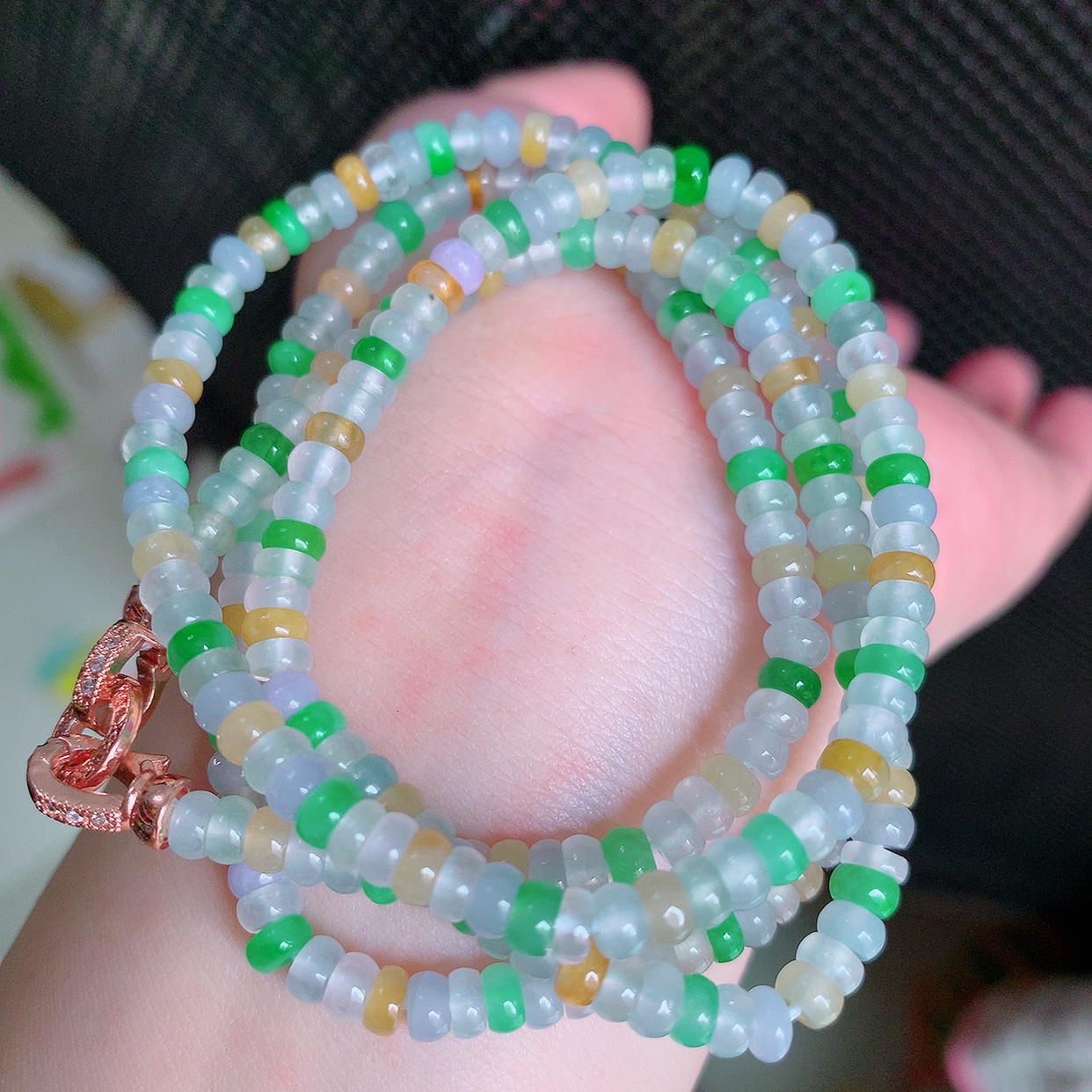 自然光实拍，冰种多彩翡翠项链  翡翠珠链 （装饰扣）玉质细腻  冰清玉润  颜色漂亮  #001.1取一尺寸4.5mm