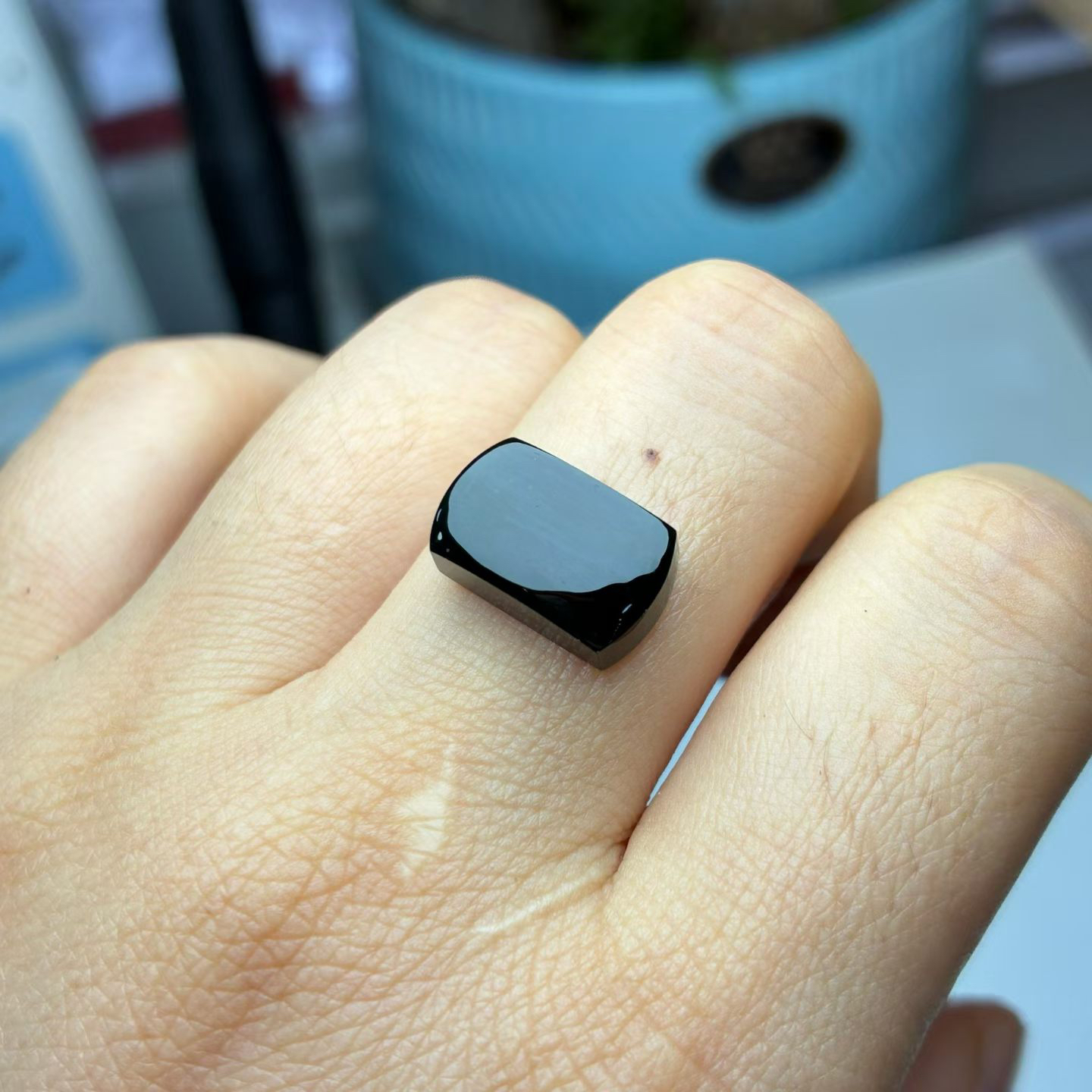 【墨翠裸石】
 黑度油黑 灯打通透 品相饱满大气 尺寸12.8