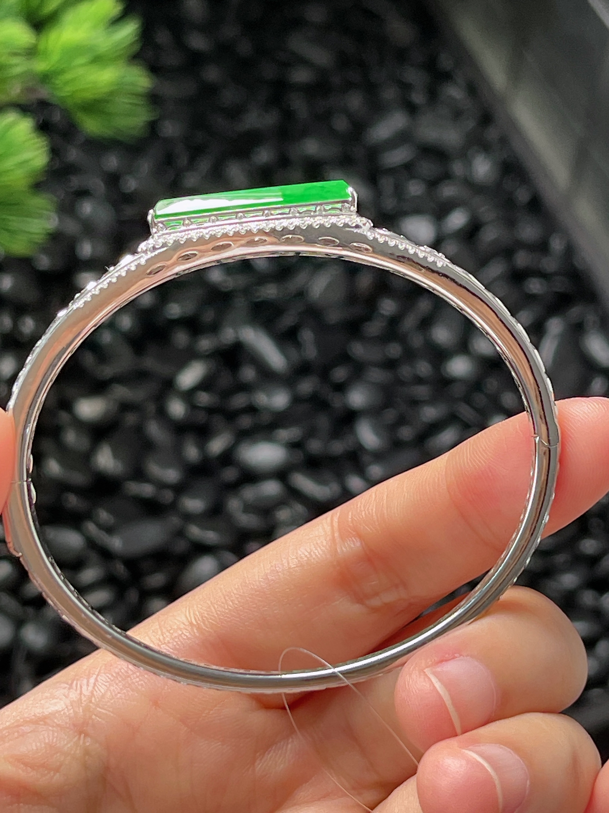 贵妃镯56圈口，翡翠冰糯种满绿手镯