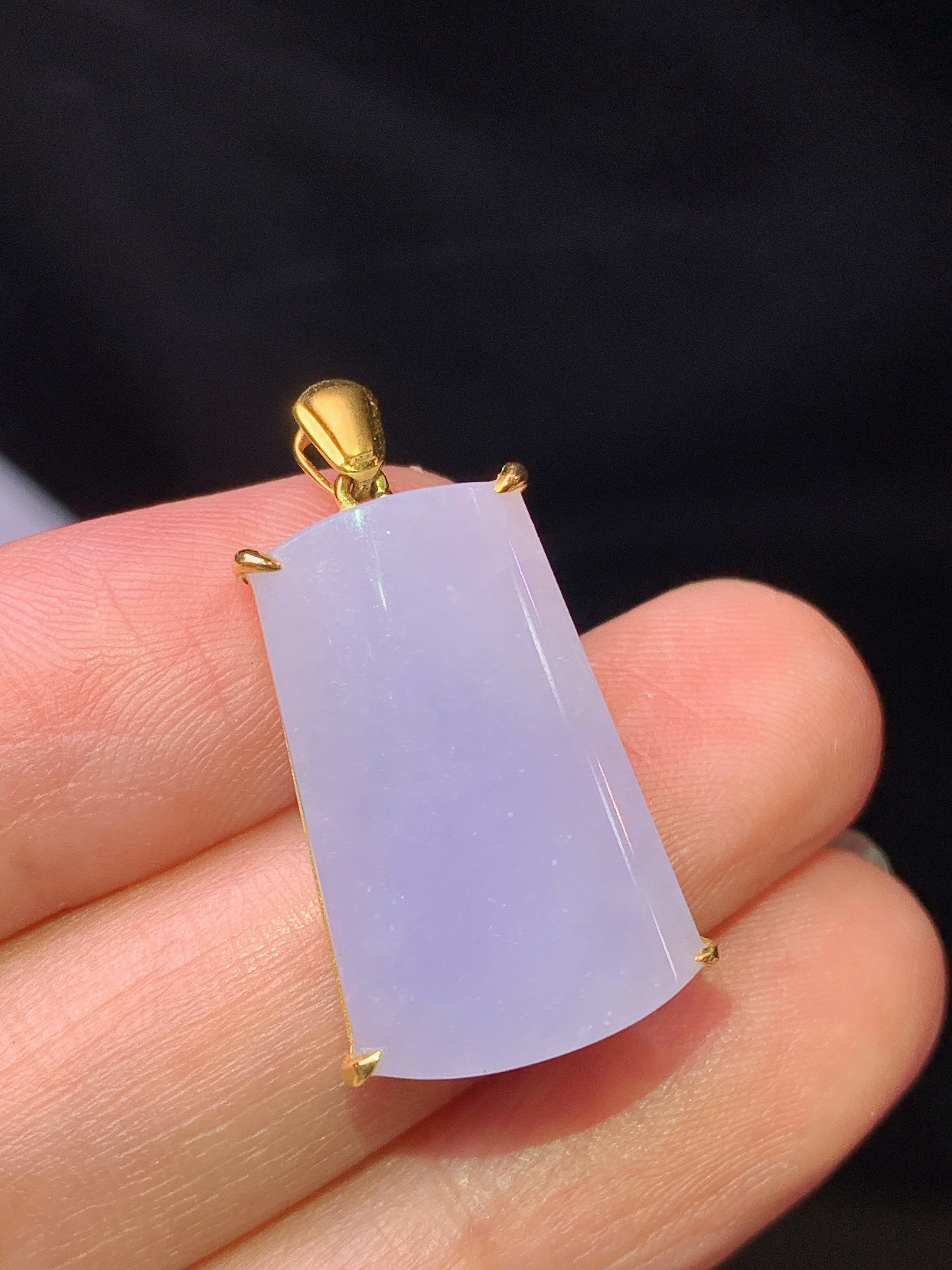 18k金镶嵌淡紫罗兰无事牌吊坠 玉质细腻 色泽艳丽清新 水润亮眼 整体尺寸27*13.3*5.8L4