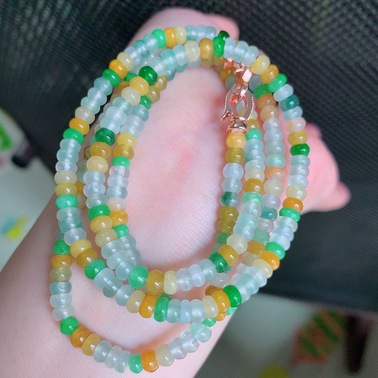 自然光实拍，冰多彩翡翠珠链，种老水足，冰清玉润  颜色漂亮  #001.1取一尺寸4.5