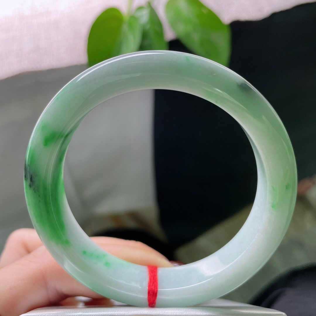 55.4/12/8.9飘绿正圈，水润，肉质细腻，独特富有个性，乌鸡，无裂，ss50803a