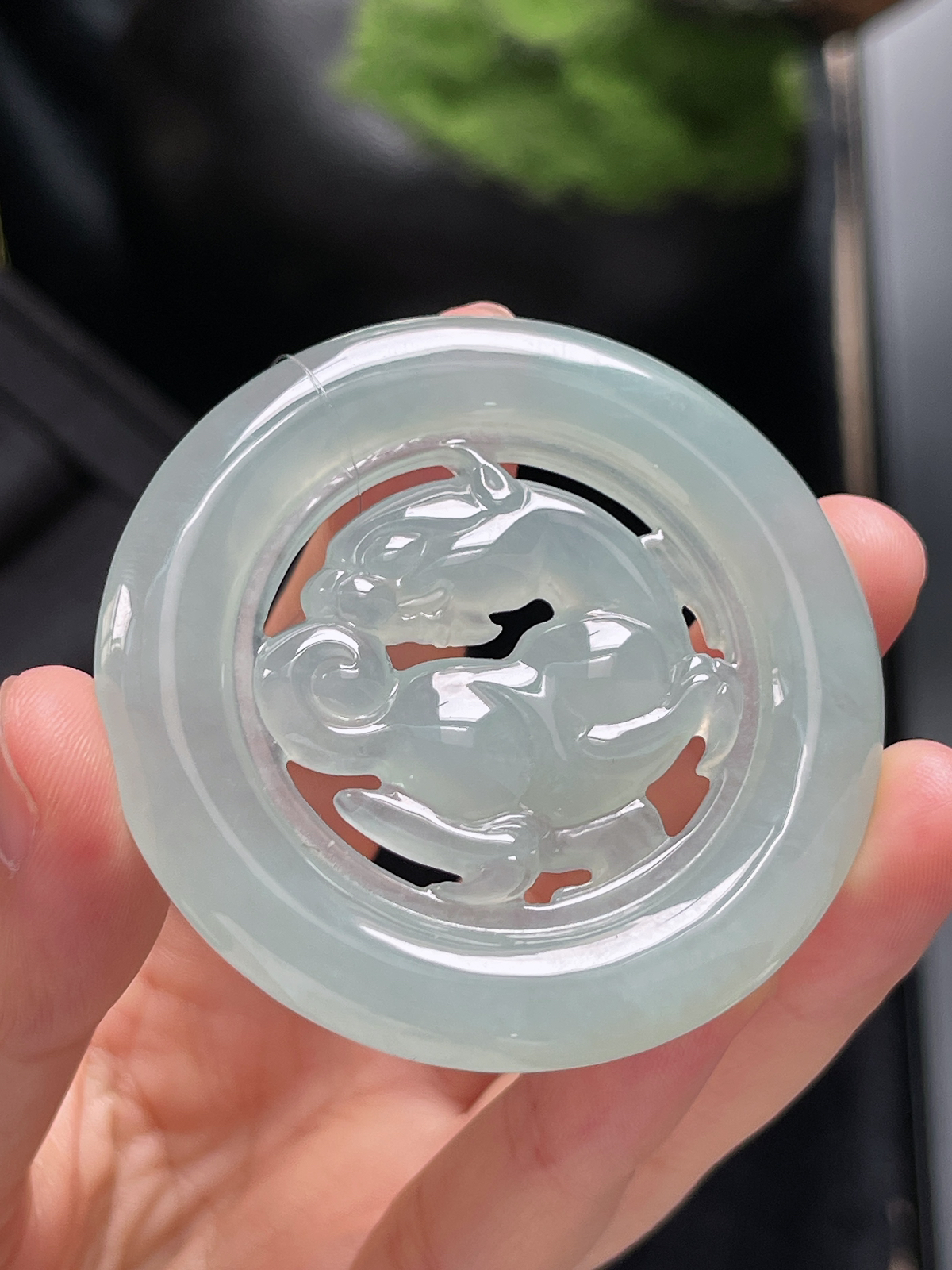 翡翠冰糯种淡绿色祥瑞吊坠