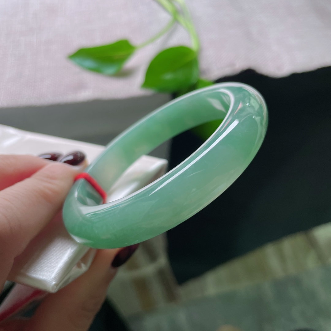 54.5/11.6/8湖水蓝正圈，种老，把天空揉碎了，撒成一湖的蓝挂在腕间，有纹，ss50149a