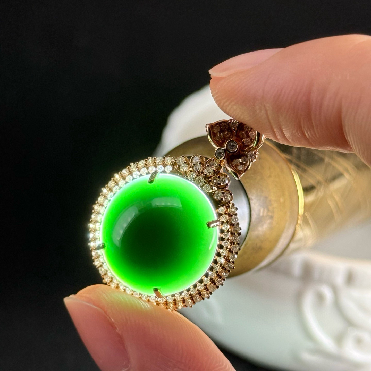 精品18k墨翠蛋面吊坠 种好色正 黑度极好 打灯通透 油性十足 尺寸30.5