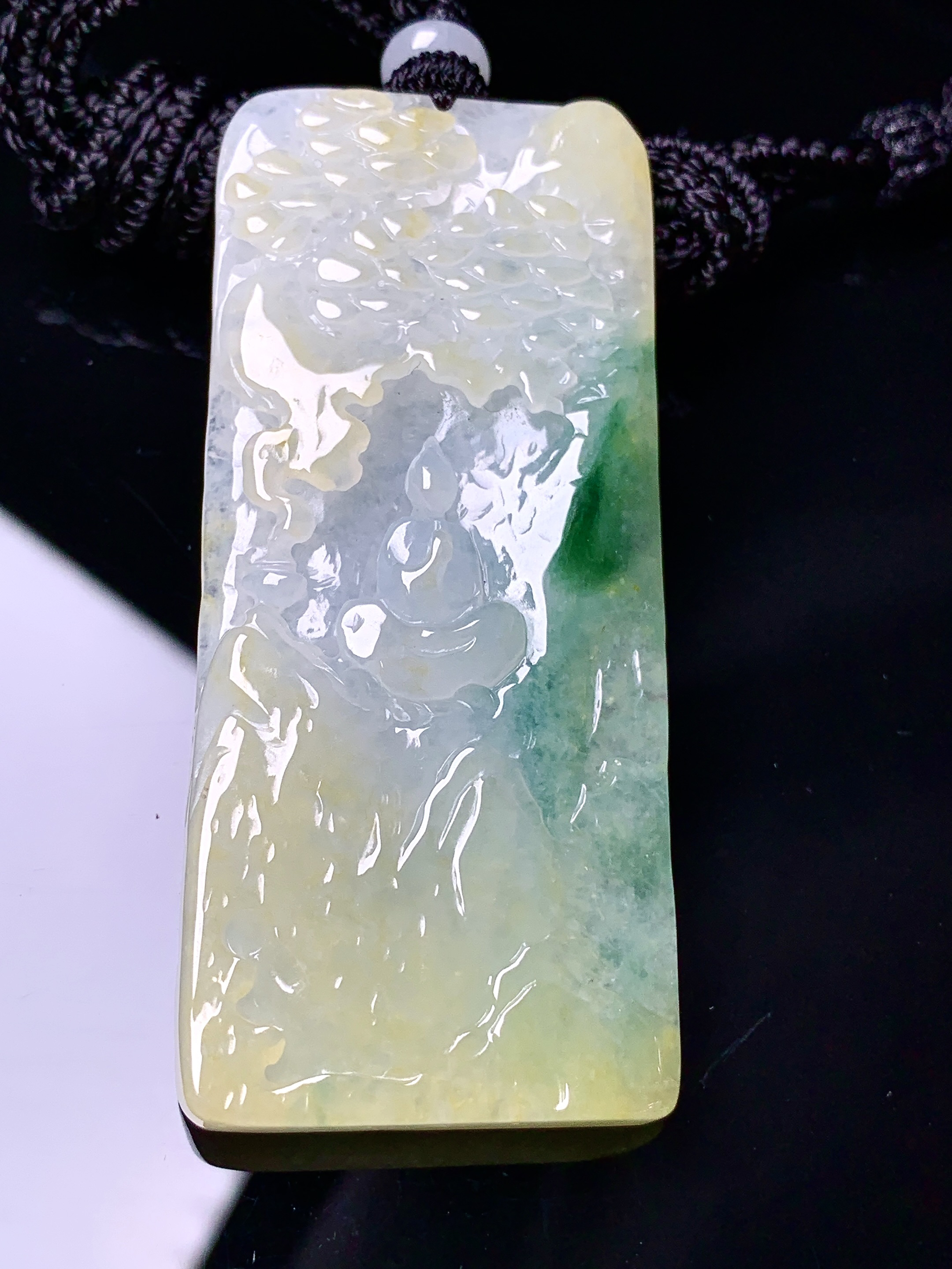 飘黄绿翡山水牌子吊坠 玉质细腻 色泽艳丽清新 水润亮眼 整体尺寸63.2*27.5*5.2w1