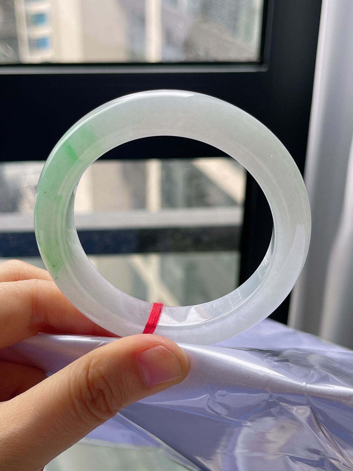 正圈54.8圈口，翡翠冰糯种飘绿手镯