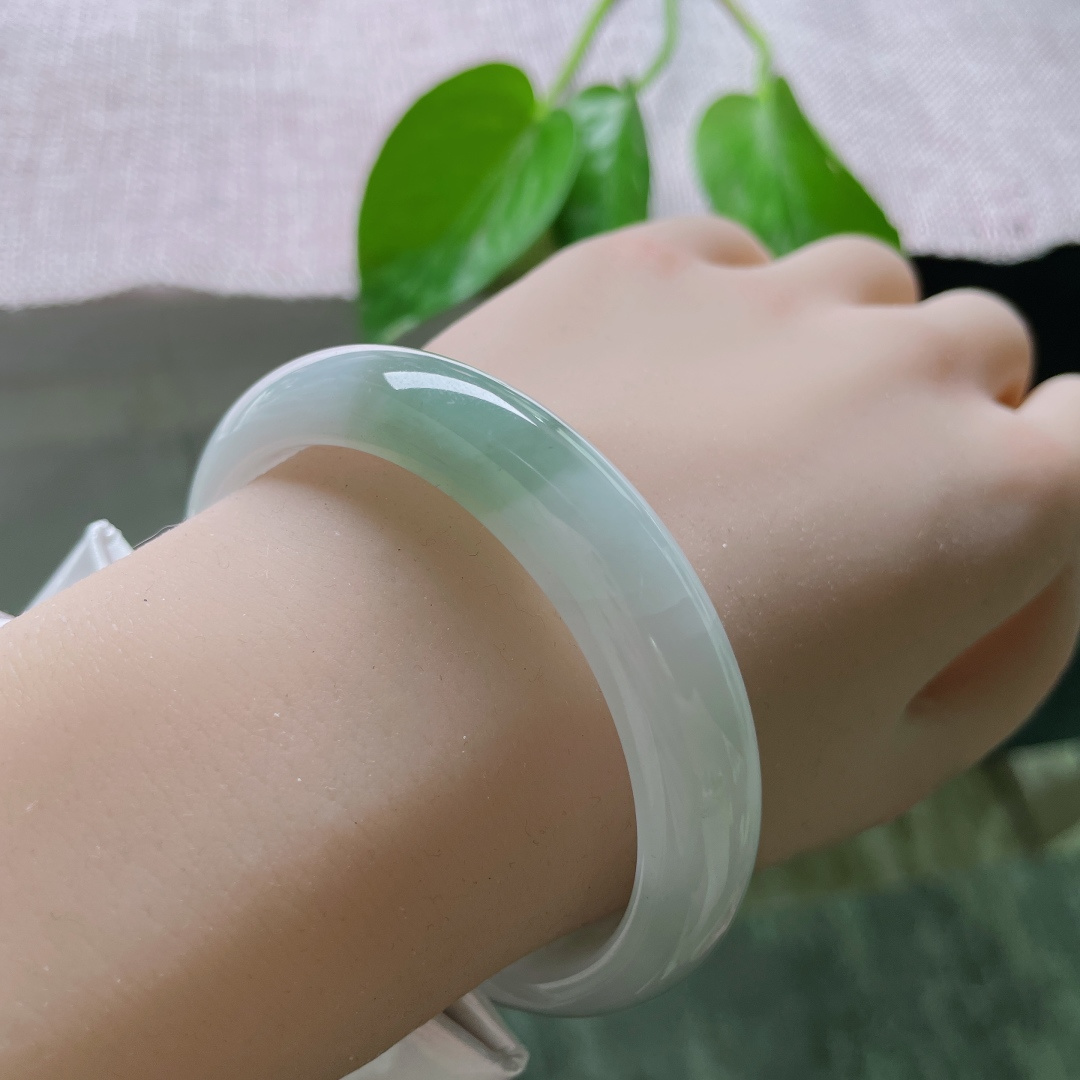 56.2/12.6/7.7，白底正圈，质地温润细腻，一抹油青色点缀，简约不简单，皮纹，ss49274a