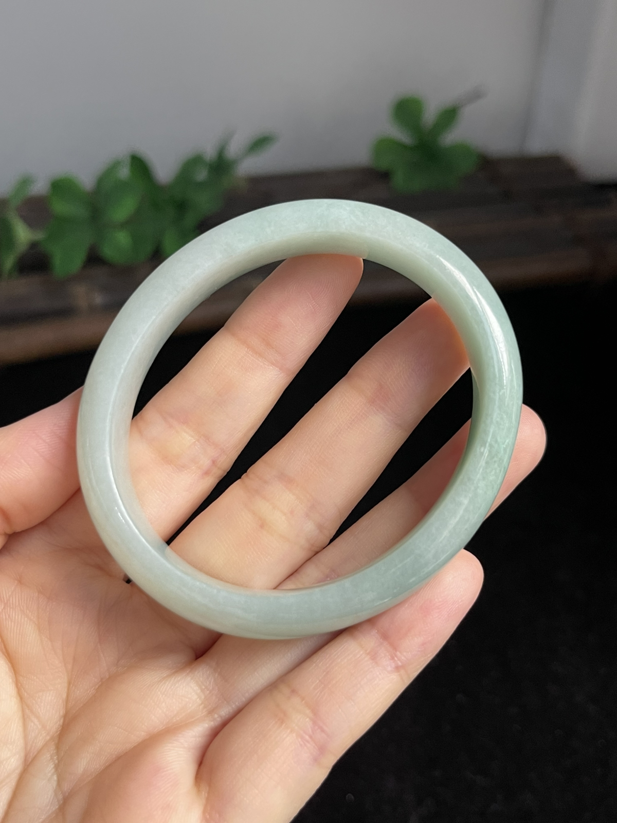 贵妃镯54.3圈口，翡翠手镯