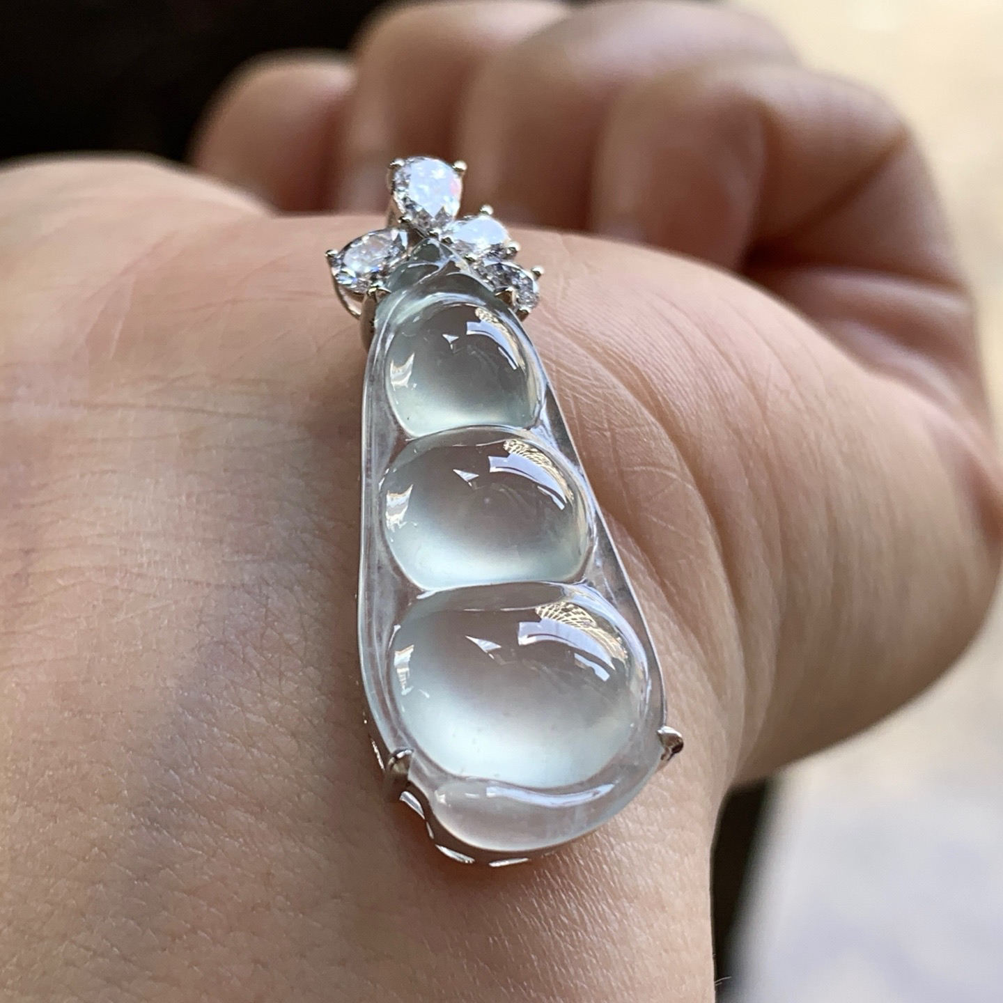 金钻镶嵌冰豆子^_^透亮 水润 尺寸27.8-12.8-4.5裸石