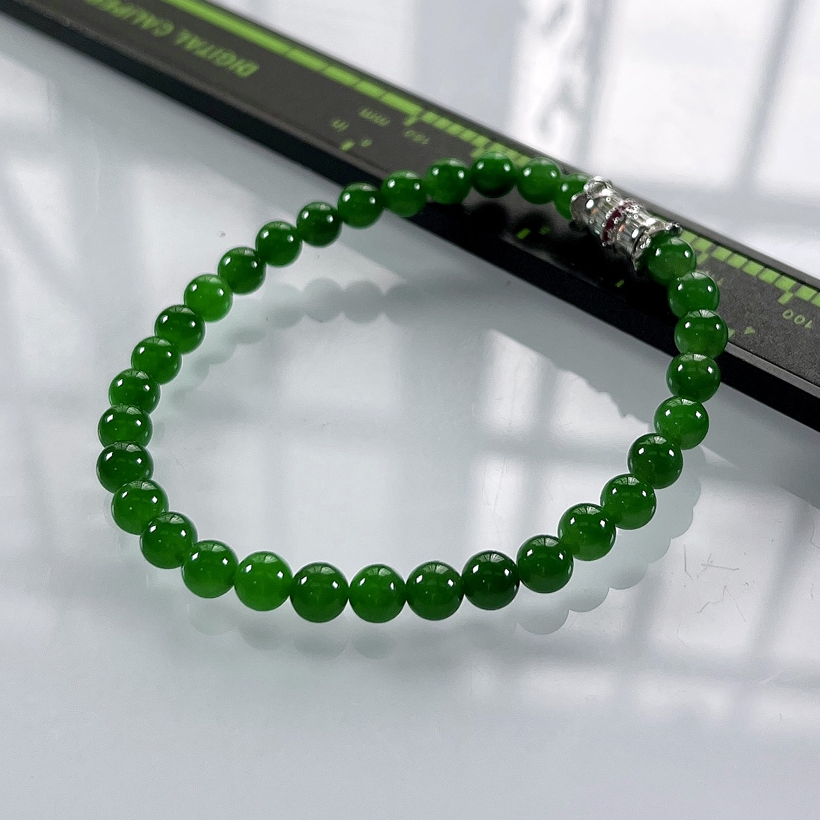 收藏级别，缅甸天然翡翠A货，卡5.2冰种起胶满绿帝王绿小圆珠手串手链，尺寸：5.2mm/32颗，长度170mm，重量：8.88g