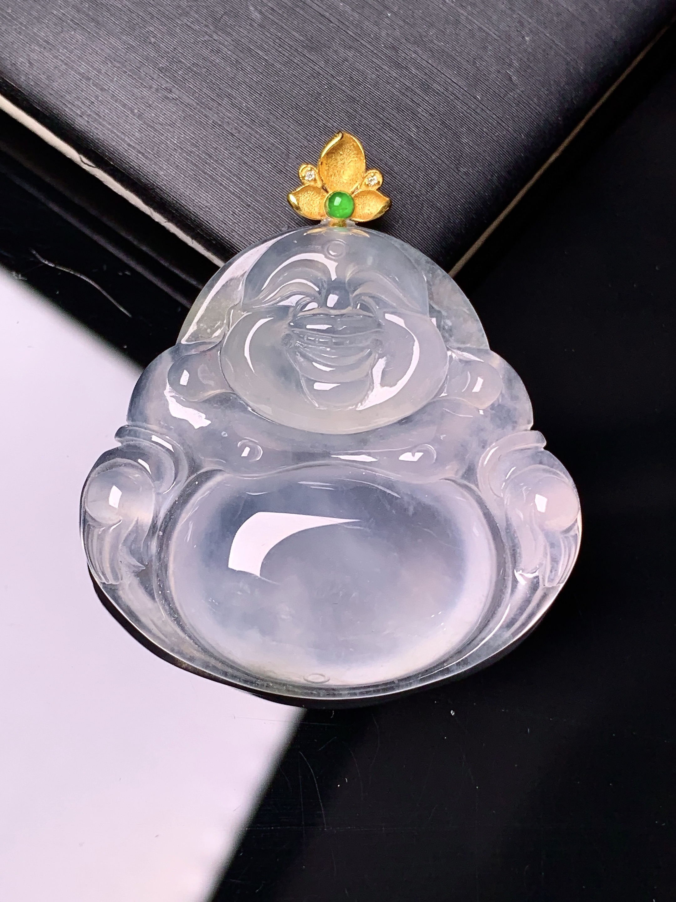 18k金镶嵌冰种佛公吊坠 玉质细腻 色泽艳丽清新 水润亮眼 整体尺寸37.5*33*6.5h3