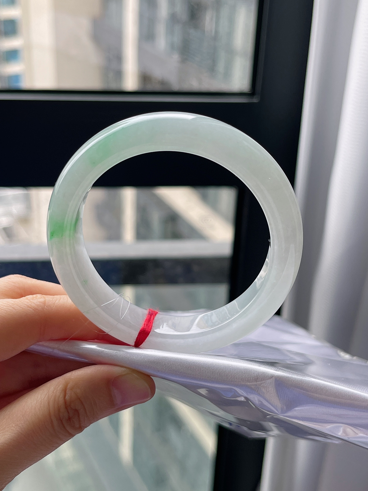 正圈54.9圈口，翡翠冰糯种飘绿手镯