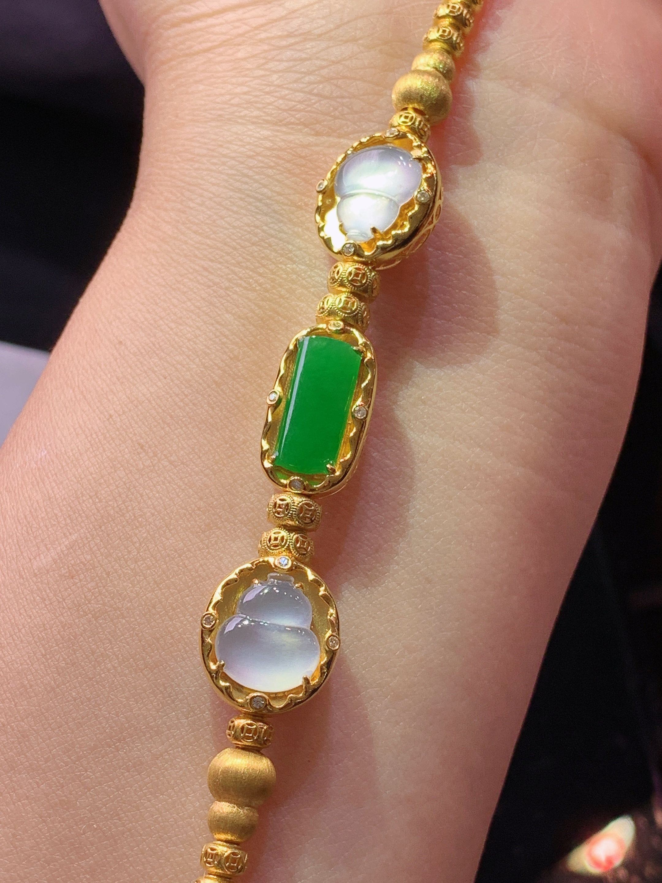 18k金钻镶嵌满绿玉柱搭配冰种葫芦手链 玉质细腻 色泽艳丽清新 水润亮眼 整体尺寸170*9.5*5.6b5