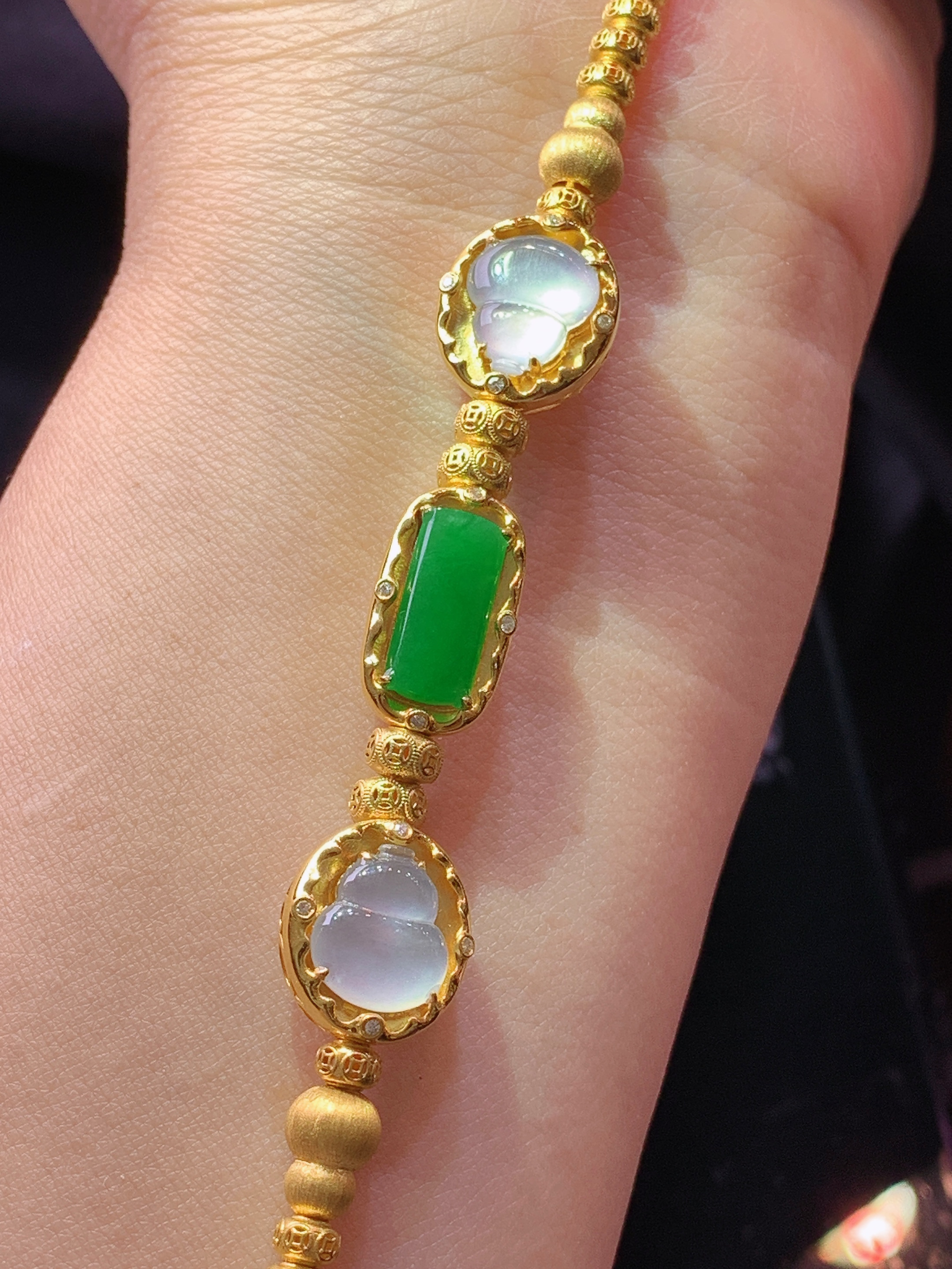 18k金钻镶嵌满绿玉柱搭配冰种葫芦手链 玉质细腻 色泽艳丽清新 水润亮眼 整体尺寸170*9.5*5.6b5