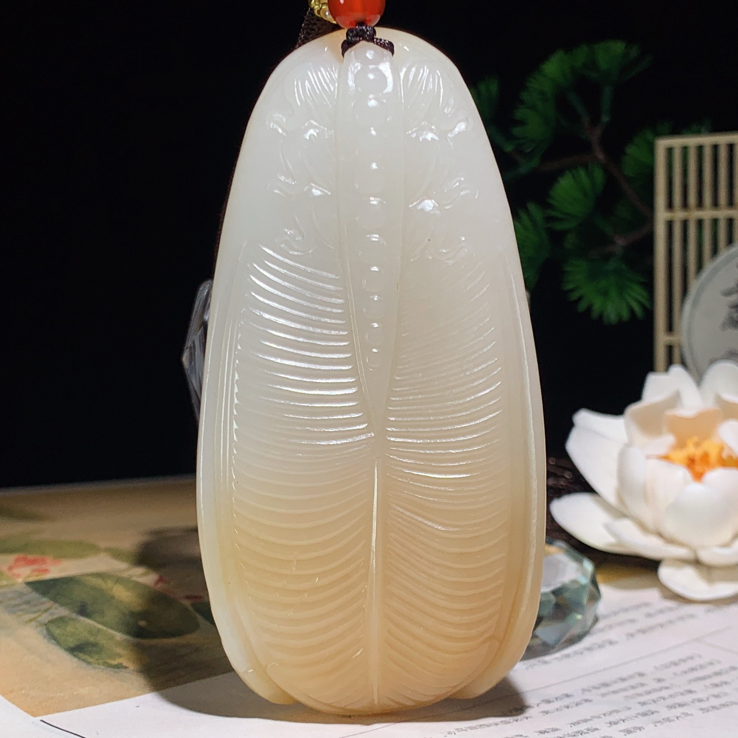 新疆和田玉且末糖平一鸣惊人把件！尺寸98/48/26重211克。玉质细腻油润。手推出油。佩戴高端典雅。lt260415