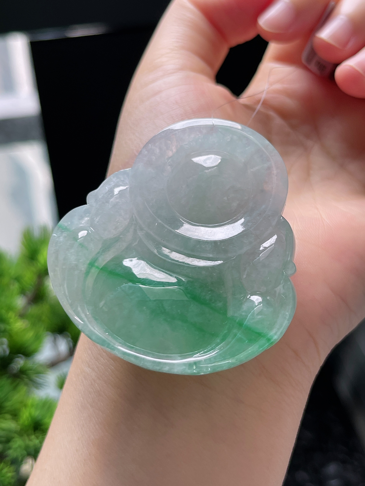 翡翠冰糯种飘绿佛公吊坠